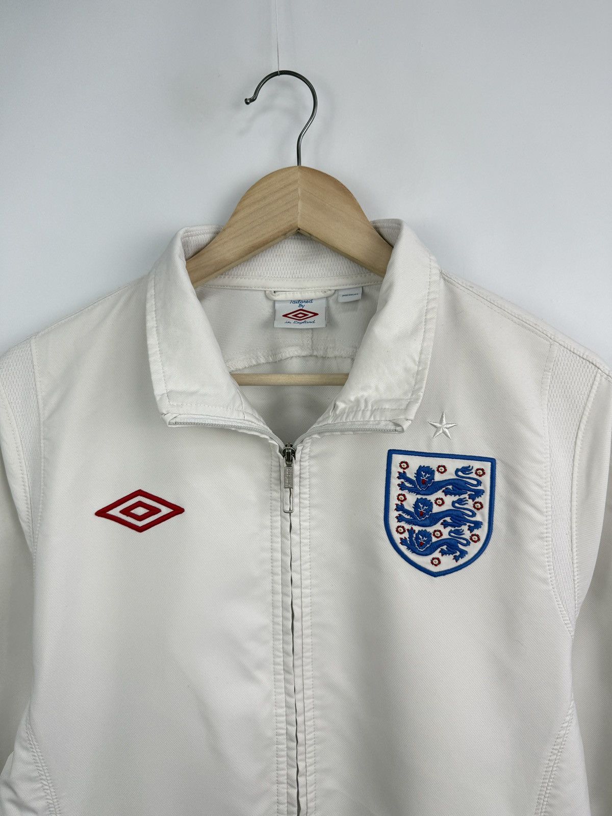 Umbro 🏴󠁧󠁢󠁥󠁮󠁧󠁿 2012 England Umbro Soccer Training Jacket Rare Retro Y2K Size US M / EU 48-50 / 2 - 4 Thumbnail