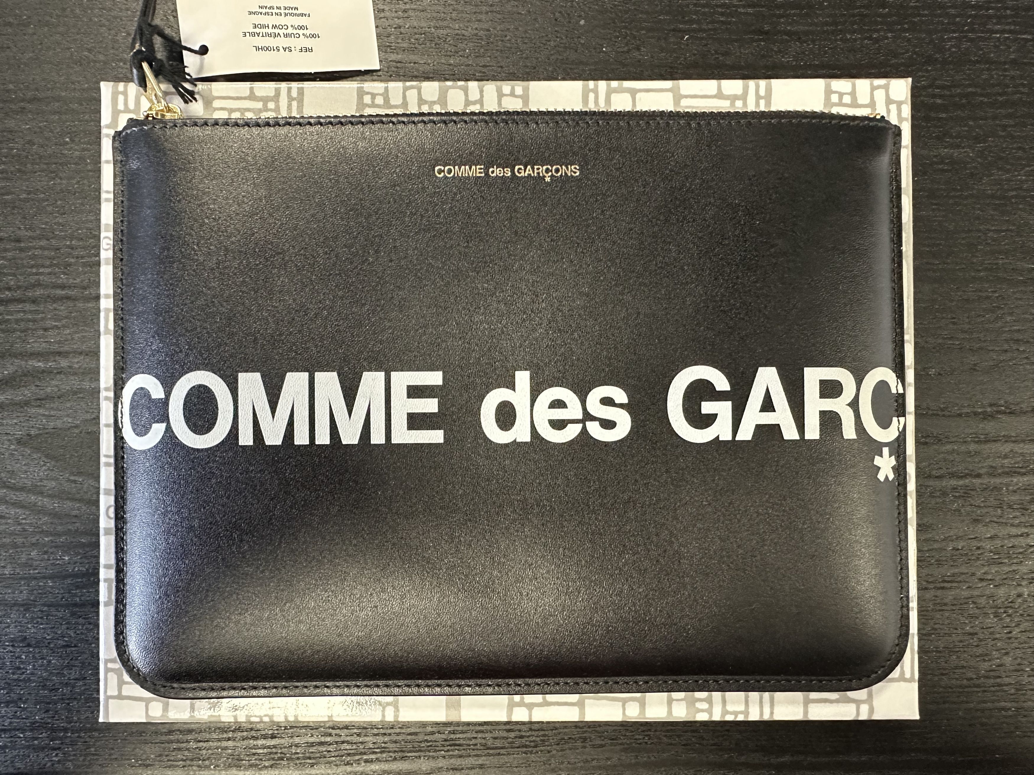 Comme des Garcons Comme des Garçons Huge Clutch Logo in Black Size ONE SIZE - 1 Thumbnail