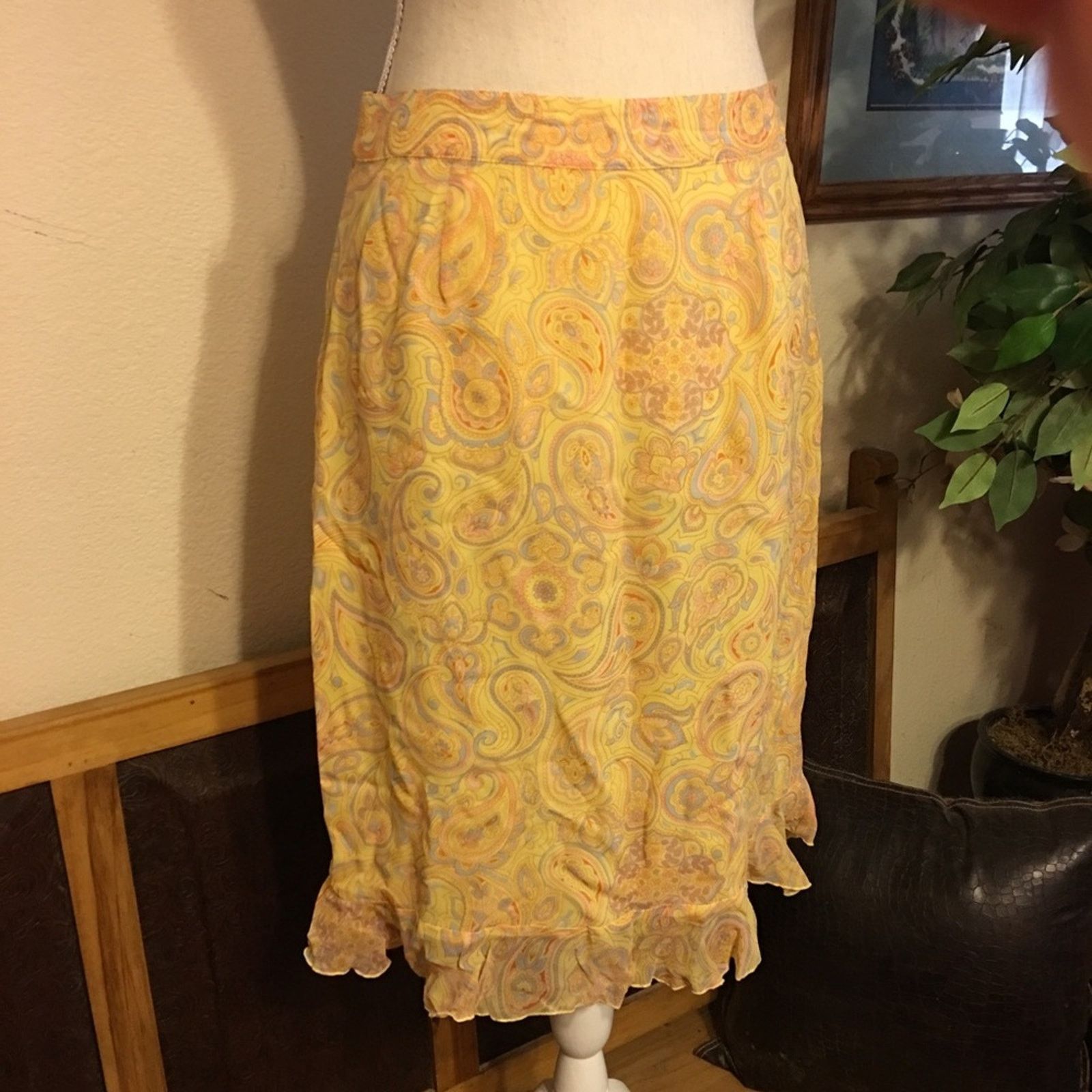 Other Jaclyn Smith yellow paisley print ruffle hem skirt Size 30" / US 8 / IT 44 - 2 Thumbnail