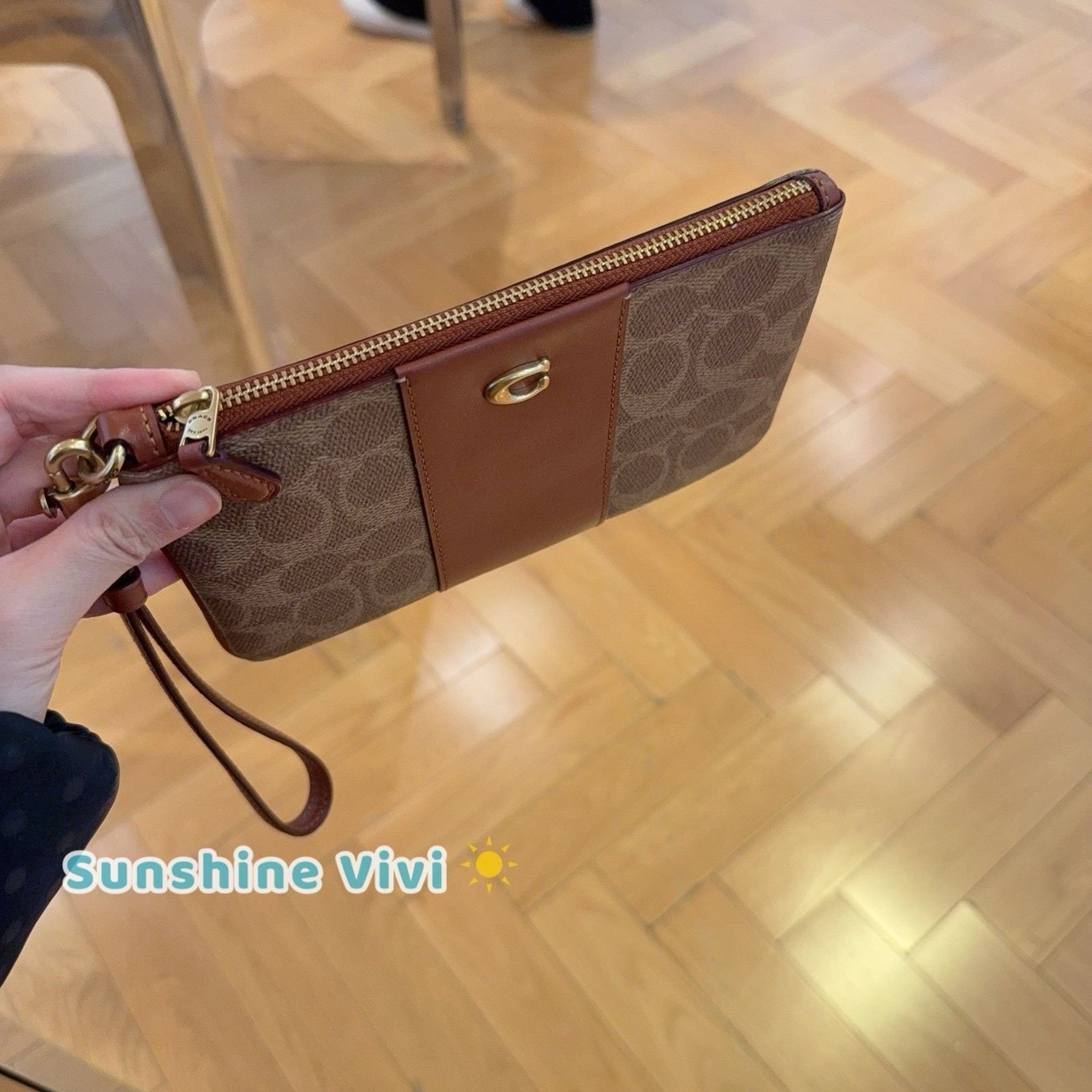 Coach NWT Coach Essential Small Wristlet CI189 Brass/Tan Caramel Size ONE SIZE - 2 Thumbnail