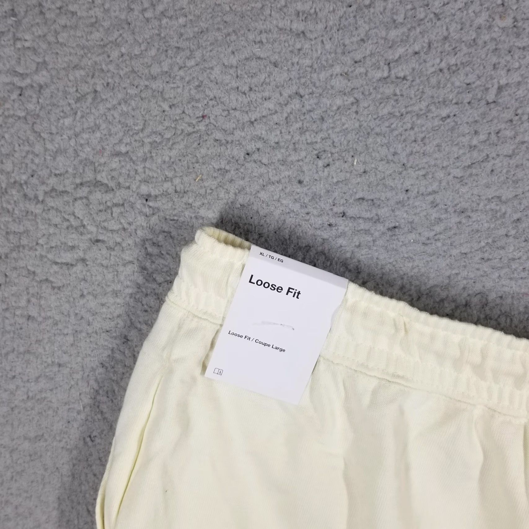 Nike Nike Shorts Women XL Loose Fit High Waist Ivory DQ3350-113 Activewear, Casual Mens? No—Women’s XL - Ivory - Nike Shorts - Loose Fit - 5 Inseam Size 40" / US 18 - 4 Thumbnail