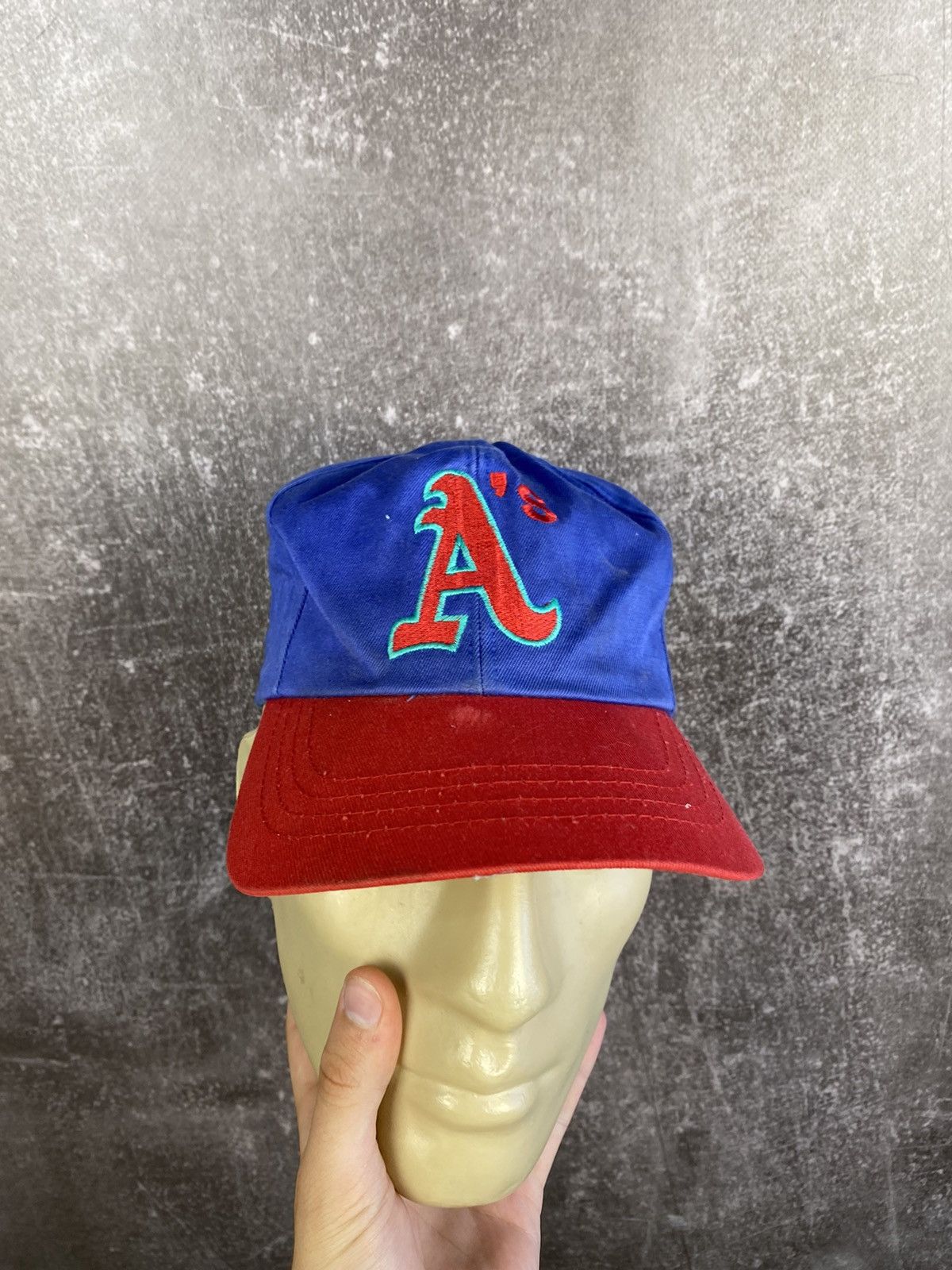 MLB VINTAGE Atlanta Braves Hat Cap Blue Red Baseball Men 90s Size ONE SIZE - 2 Thumbnail