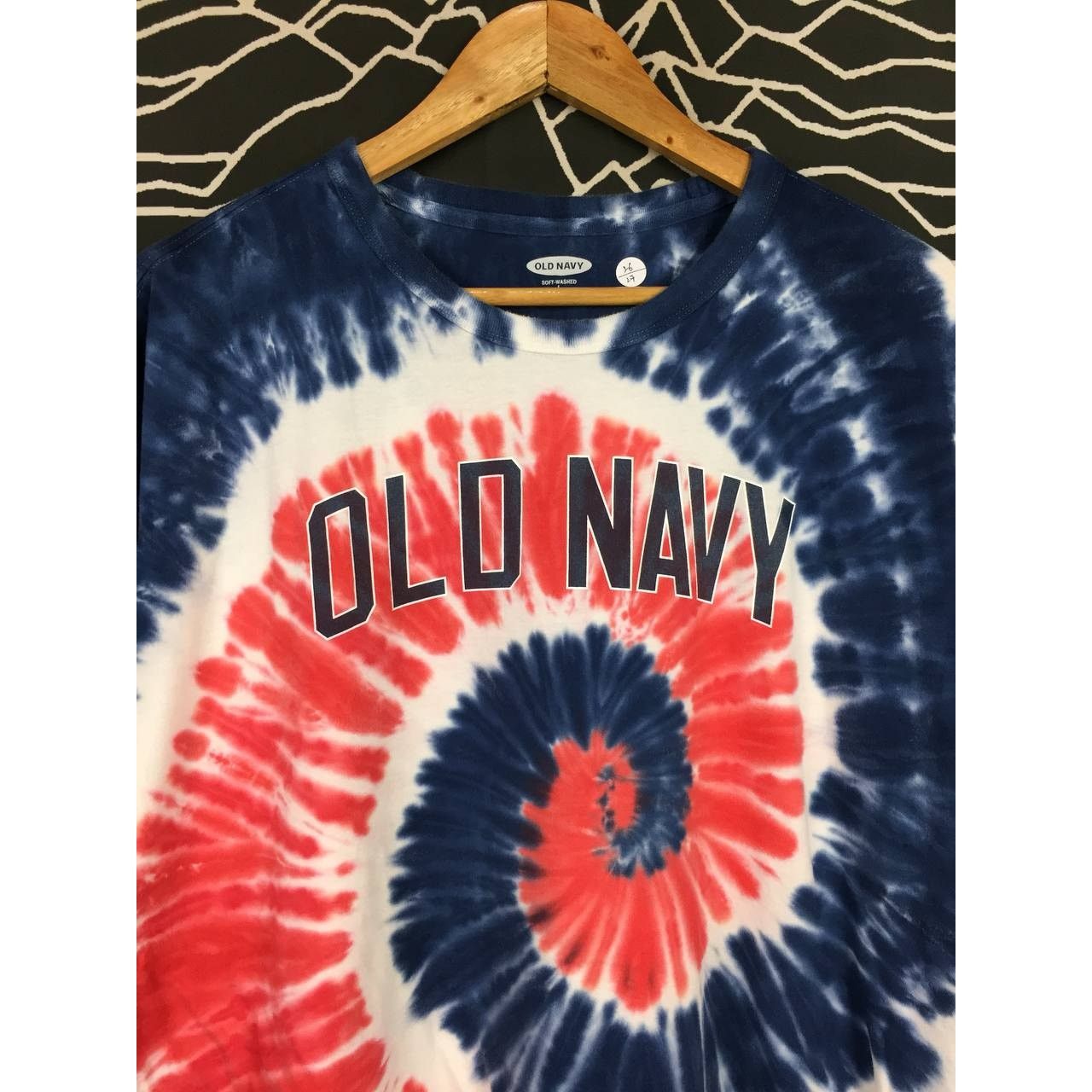 Old Navy Old Navy Spell Out Logo Spiral Tie Dye Oversized Tee Size US L / EU 52-54 / 3 - 3 Thumbnail