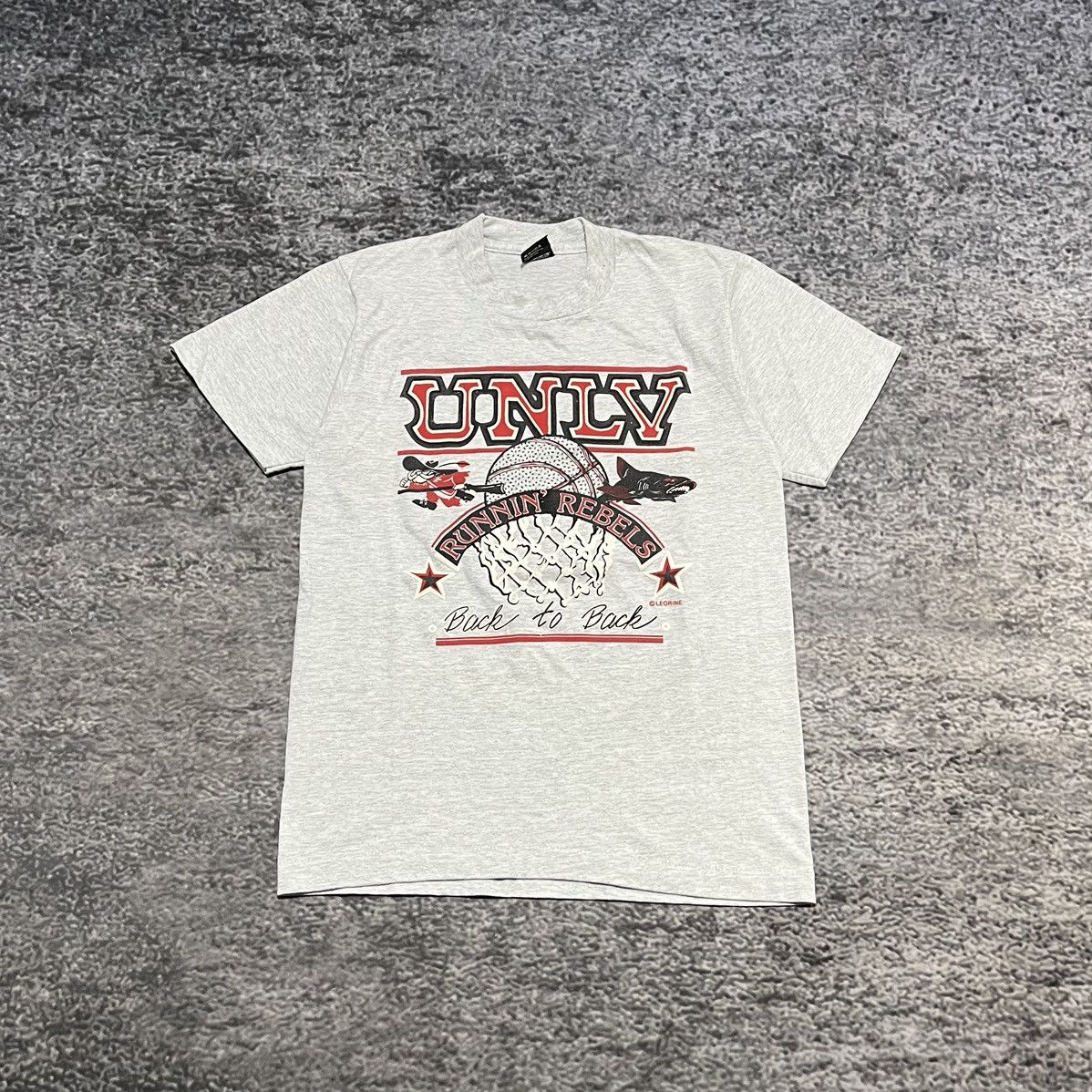 Vintage Vintage 90s UNLV Rebels T Shirt NCAA Basketball Screen Stars Size US M / EU 48-50 / 2 - 1 Thumbnail