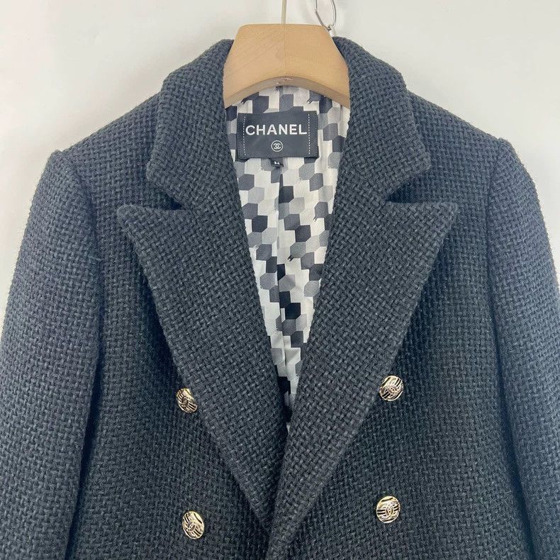 Chanel Chanel Black tweed double-breasted gold-button suit jacket Size XXS / US 00 / IT 34 - 4 Thumbnail