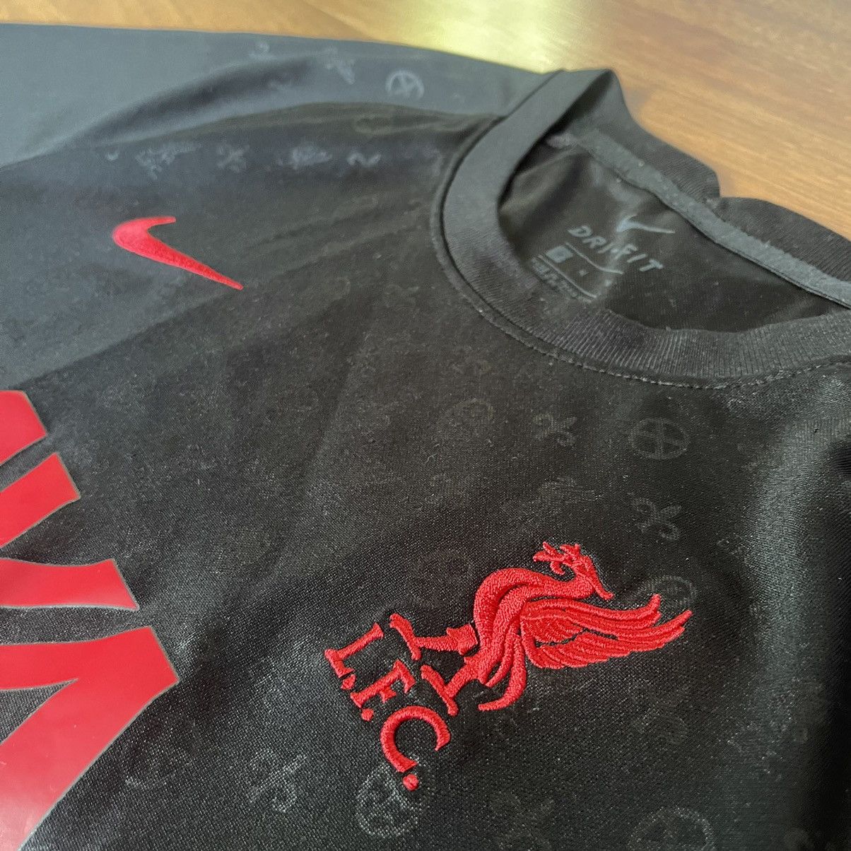 Nike LIVERPOOL NIKE 2020/2021 FOOTBALL SOCCER TRAINING JERSEY Size US M / EU 48-50 / 2 - 3 Thumbnail