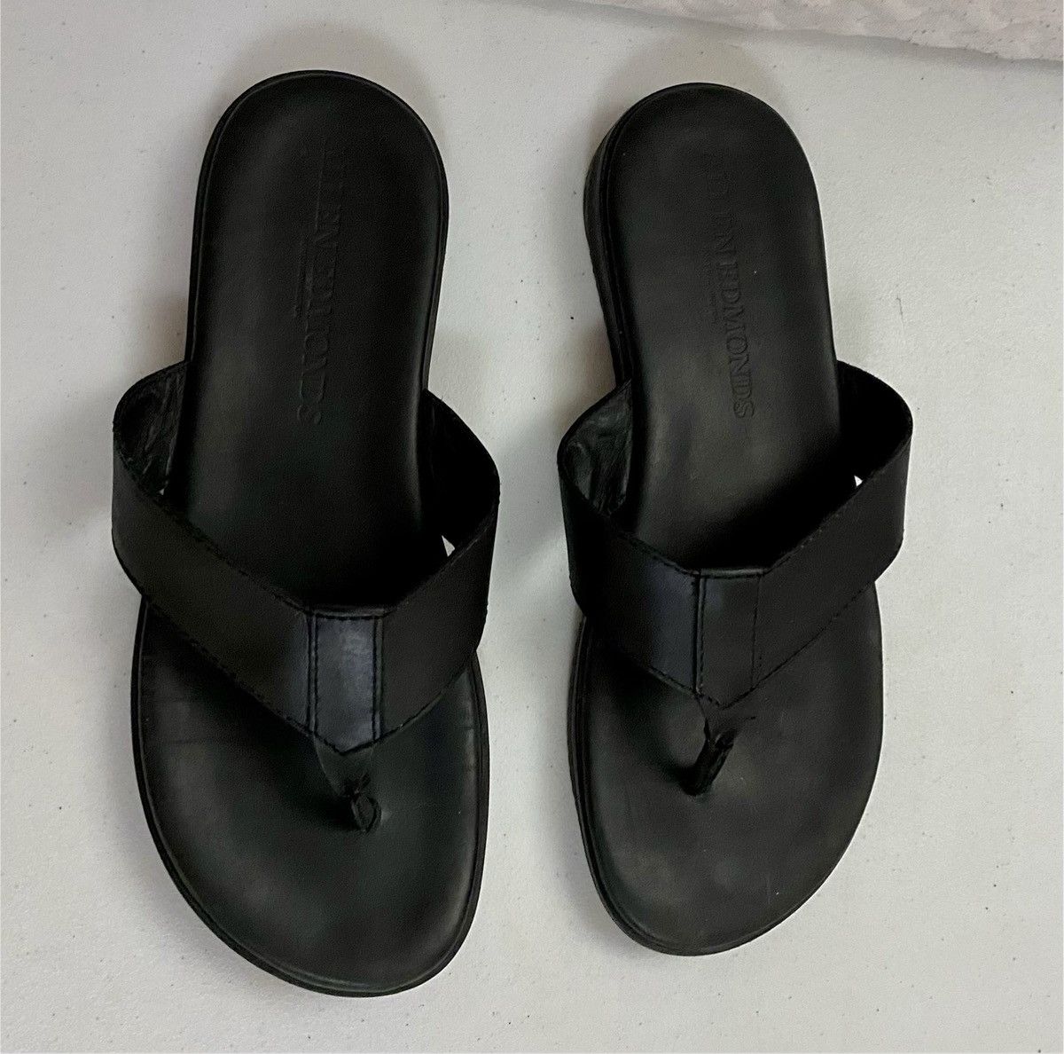 Allen Edmonds Allen Edmonds Black Leather Oscar Thong Sandals 11 D VGC Size US 11 / EU 44 - 4 Thumbnail
