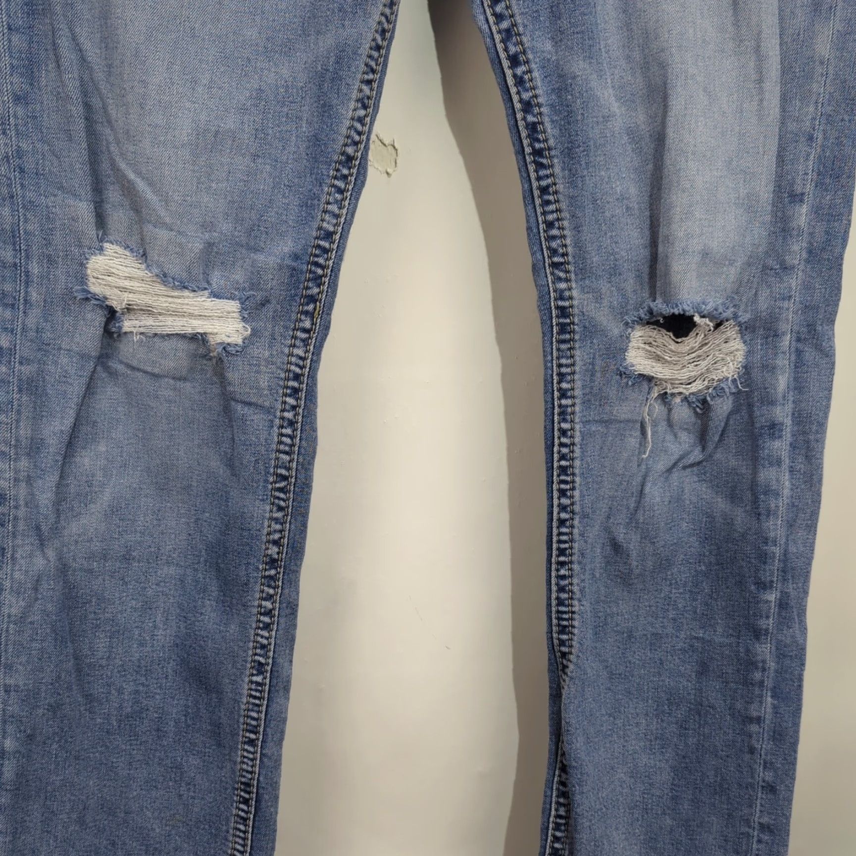 Silver Jeans Co. Silver Jeans Eddie Relaxed Straight Leg Mens 30x32 Distressed Medium Wash Jeans Size US 31 - 6 Thumbnail