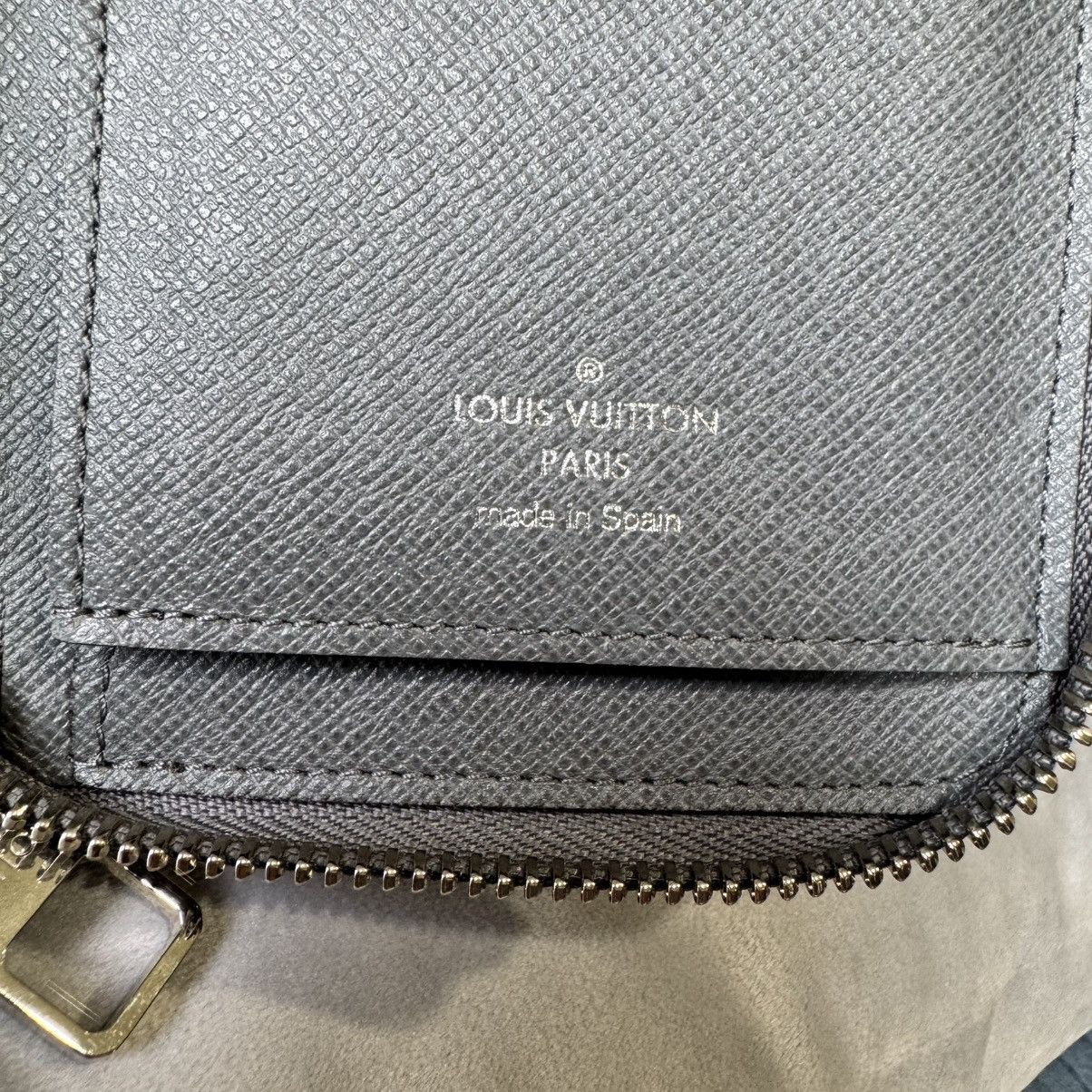 Louis Vuitton Louis Vuitton Men's Tiaga Gray Leather Vertical Zippy Wallet Size ONE SIZE - 9 Thumbnail