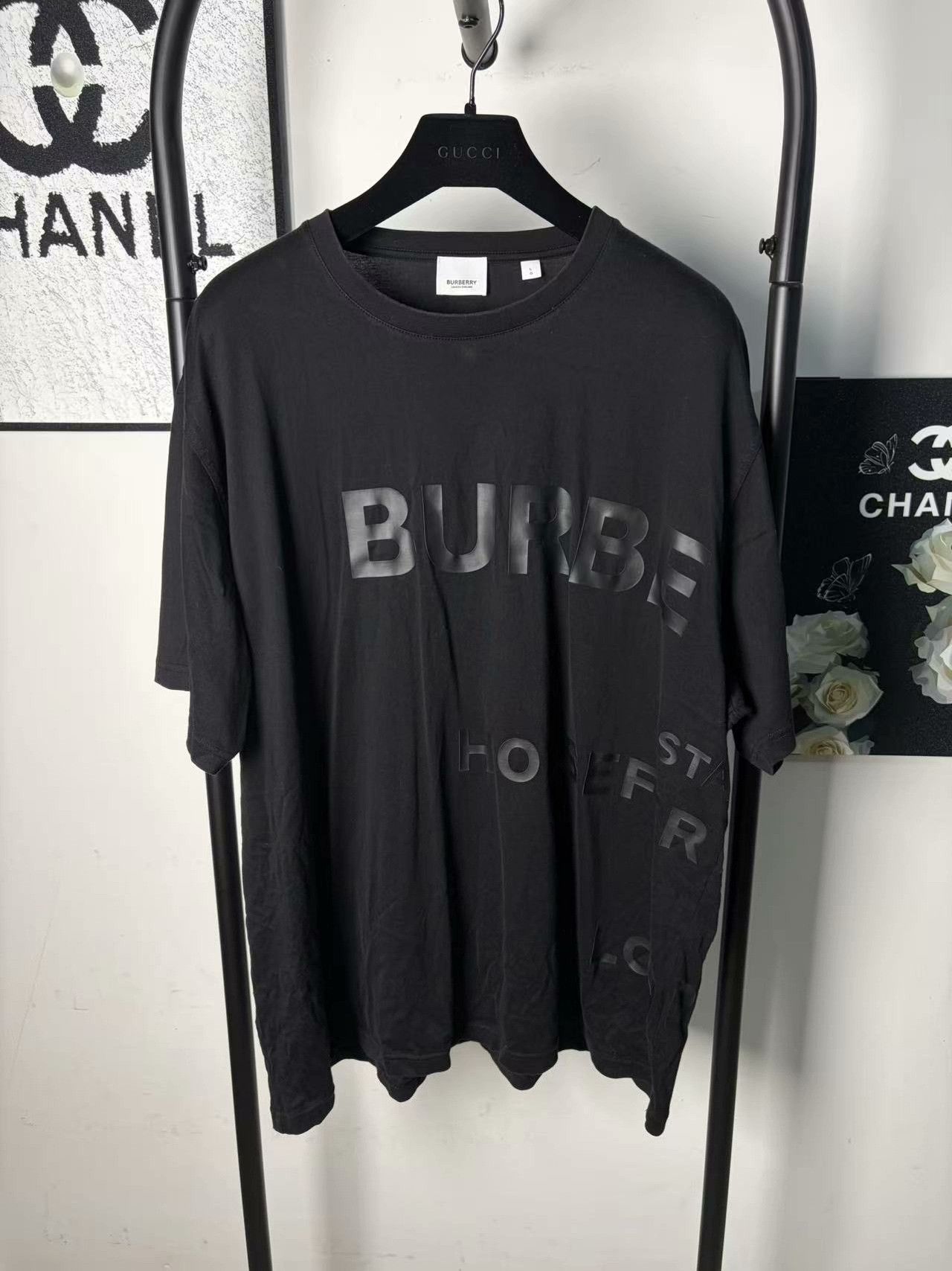 Burberry Burberry Retro White T-Shirt l Men Size US L / EU 52-54 / 3 - 1 Thumbnail