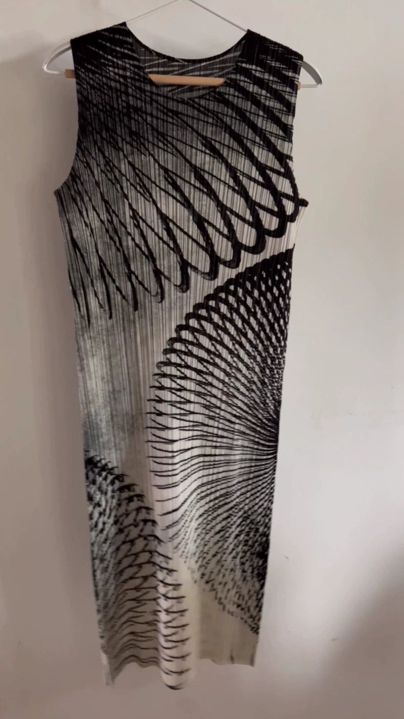 Issey Miyake Issey Miyake size:4 Firework dress Size M / US 6-8 / IT 42-44 - 1 Thumbnail