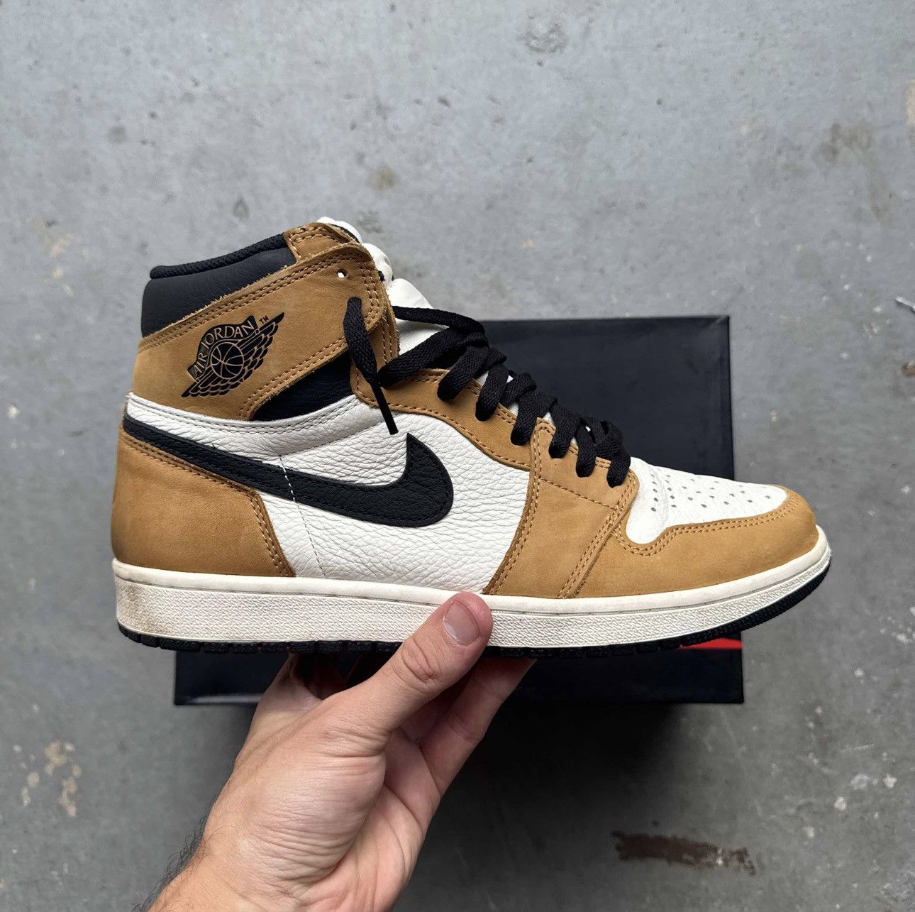 Jordan Brand Air Jordan 1 Retro 'Rookie of the Year' Size US 11 / EU 44 - 8 Thumbnail