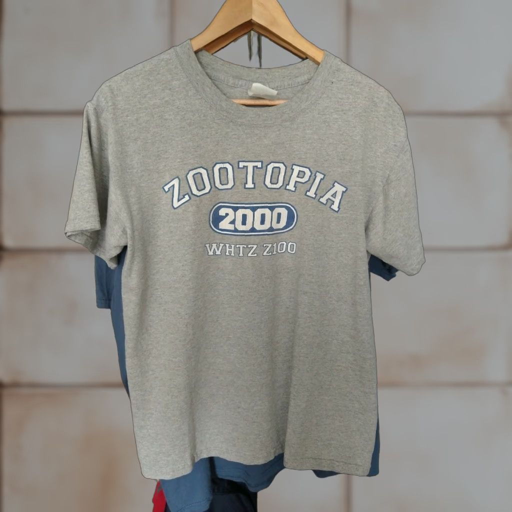 Gildan VINTAGE NYC Z100 Zootopia 2K T-shirt Size M Gray Men Short Sleeve T-Shirt, Old-School Radio Station Theme, Cracking Graphic Print Size US M / EU 48-50 / 2 - 1 Thumbnail