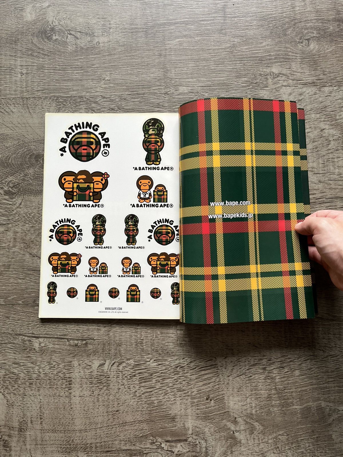 Bape A Bathing Ape Magazine Winter 2008 + stickers Size ONE SIZE - 3 Thumbnail