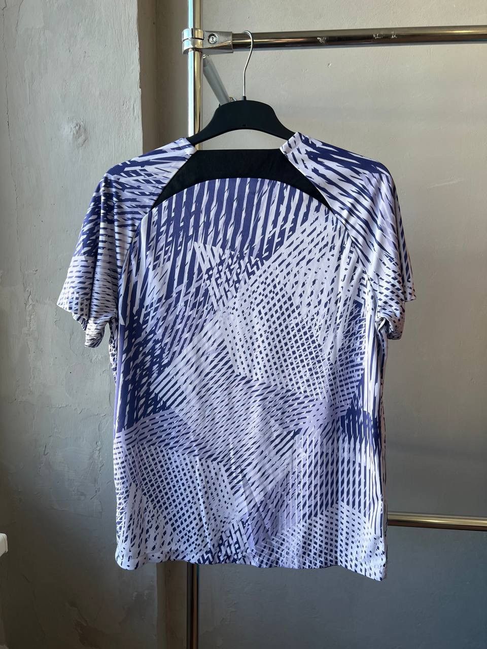 Nike 2022/23 LIVERPOOL PRE MATCH SOCCER JERSEY FOOTBALL SHIRT XL Size US XL / EU 56 / 4 - 7 Thumbnail