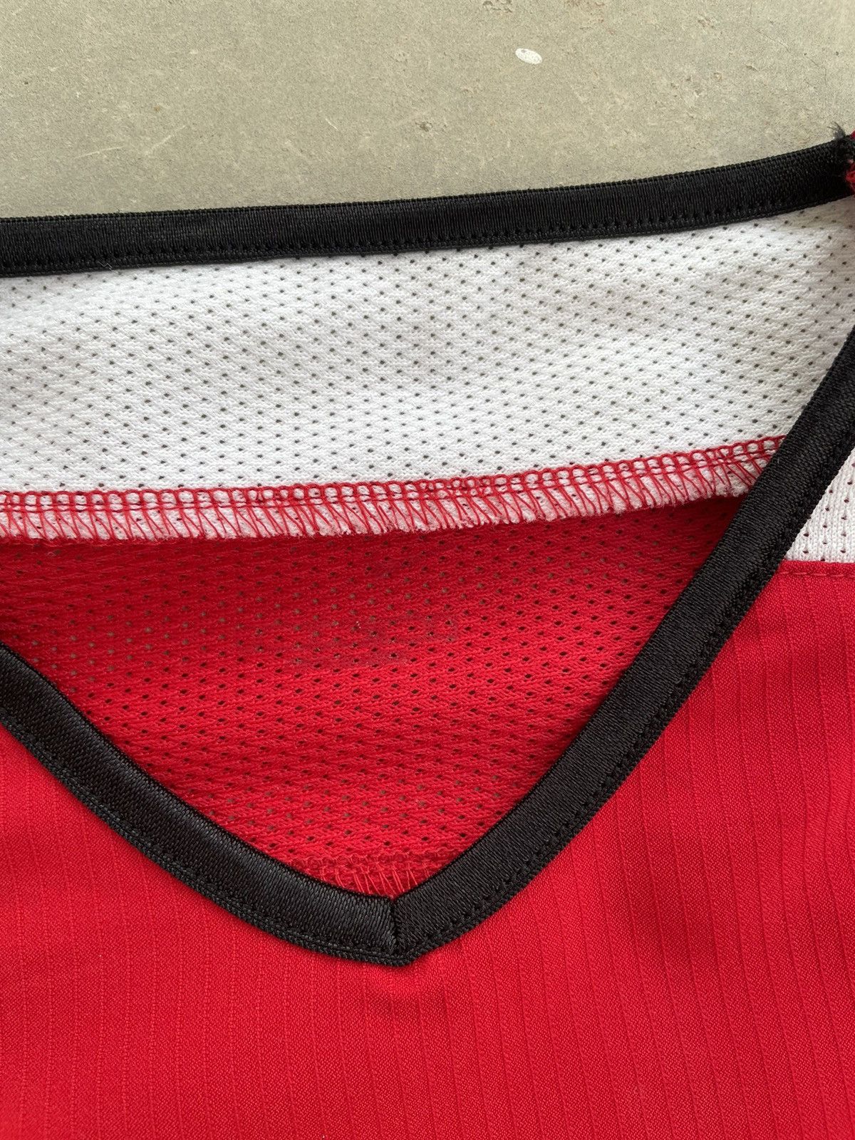 Nike VINTAGE URAWA RED DIAMONS 2005/2006 HOME JERSEY Size US S / EU 44-46 / 1 - 4 Thumbnail