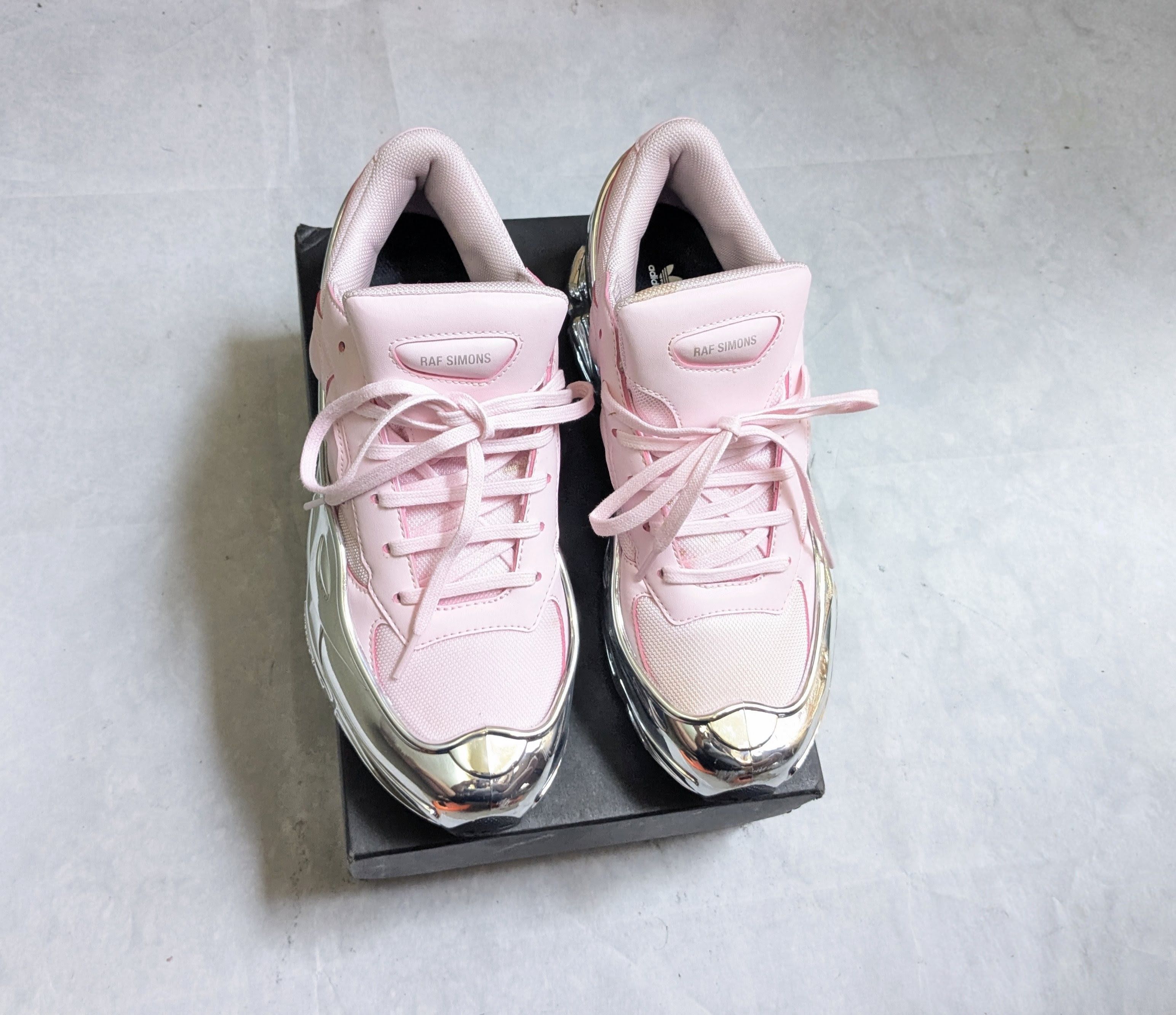 Adidas × Raf Simons Adidas Ozweego Mirrored Pink 9.5 Silver Chrome Size US 9.5 / EU 42-43 - 2 Thumbnail