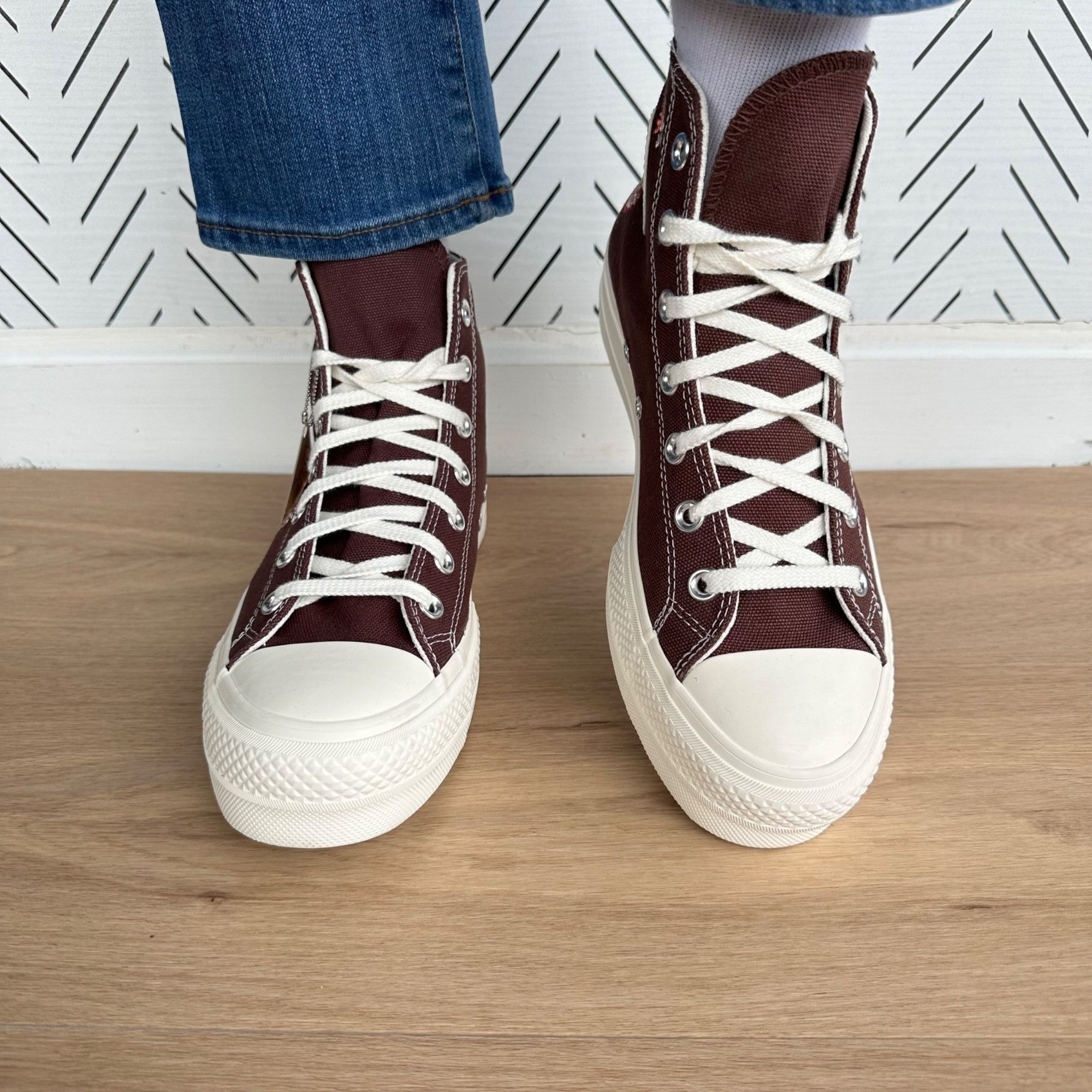 Converse ⭐Converse Chuck Taylor Lift Platform Embroidered Sz 6 Womens Size US 6 / IT 36 - 4 Thumbnail