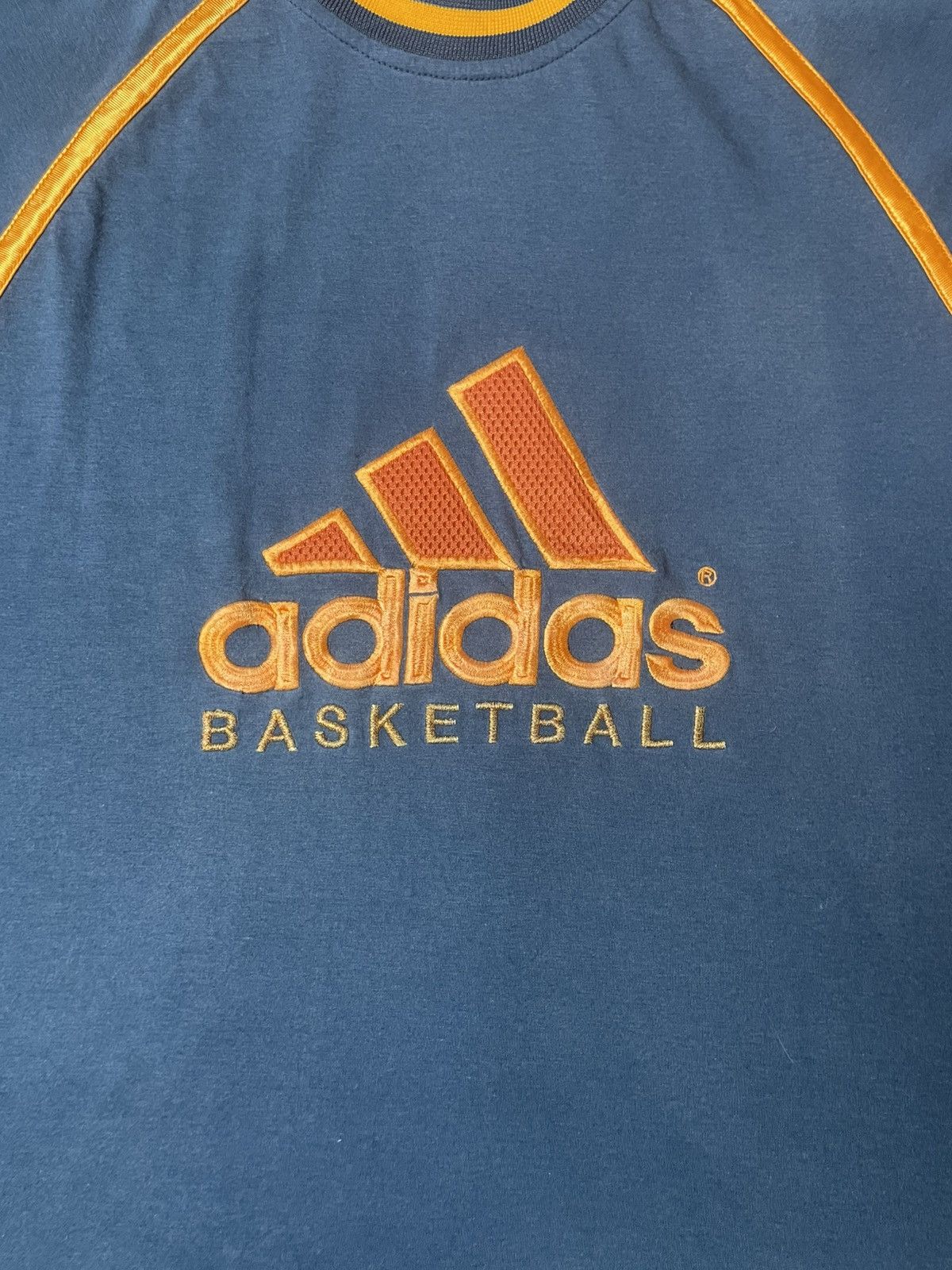 Adidas × Japanese Brand × Vintage Vintage ADIDAS Men’s Basketball Tshirt (115) Size US S / EU 44-46 / 1 - 3 Thumbnail