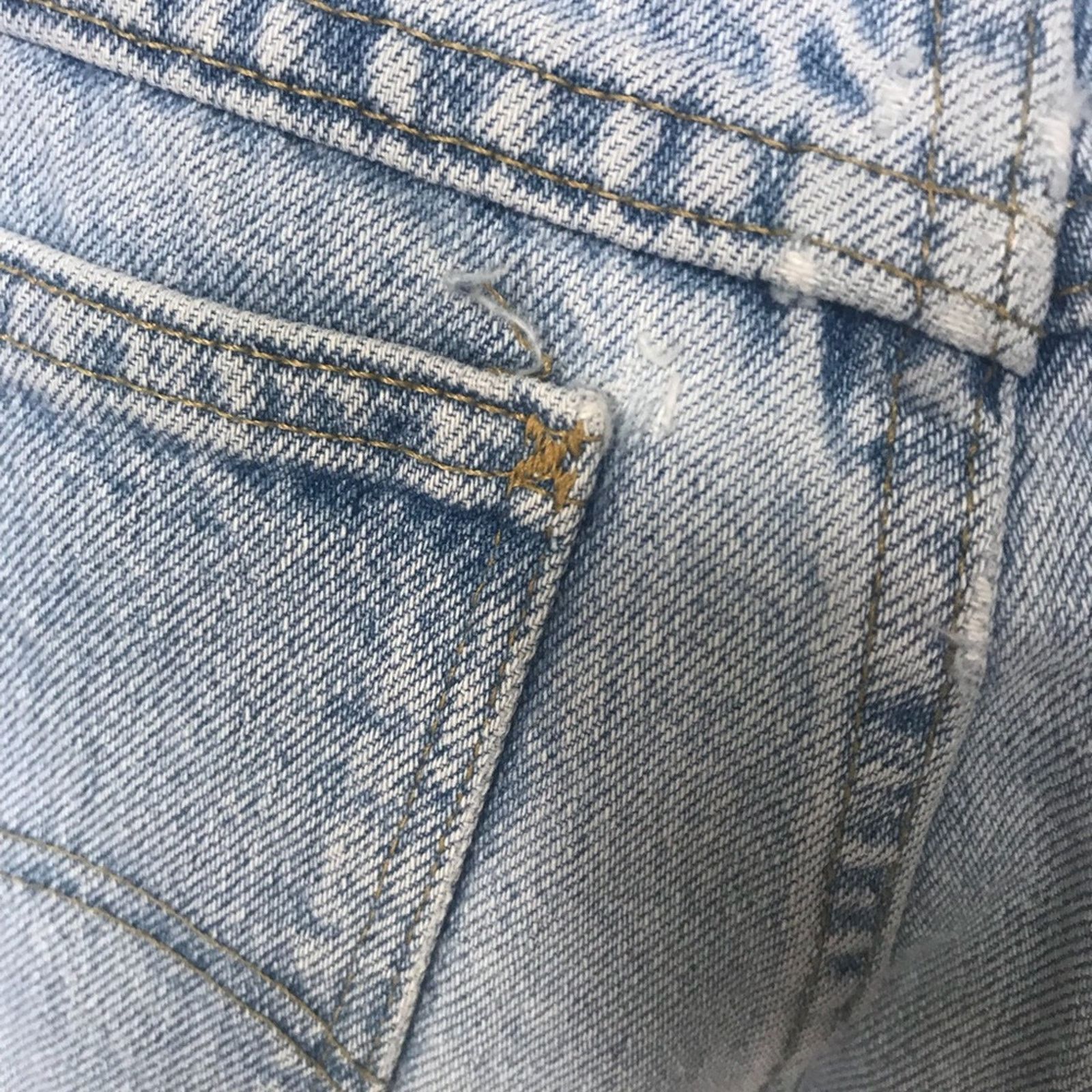 Vintage Vintage High Waisted Light Wash Denim Lee Shorts 1970s GREAT Size 26" / US 2 / IT 38 - 6 Thumbnail
