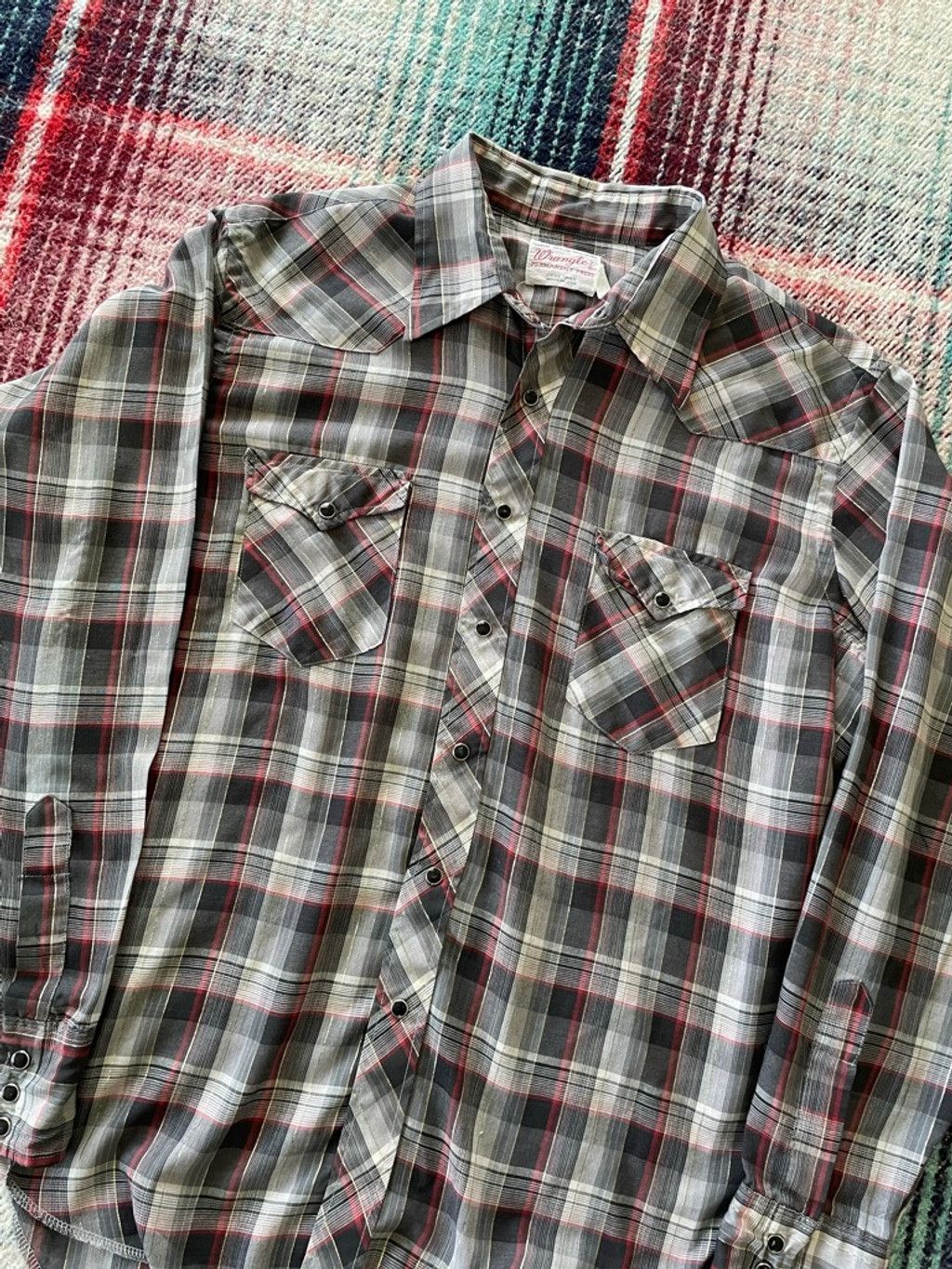 Wrangler 60s Wrangler Long Tails Gray/Red Plaid Pearl Snap Shirt XL Size US XL / EU 56 / 4 - 2 Thumbnail