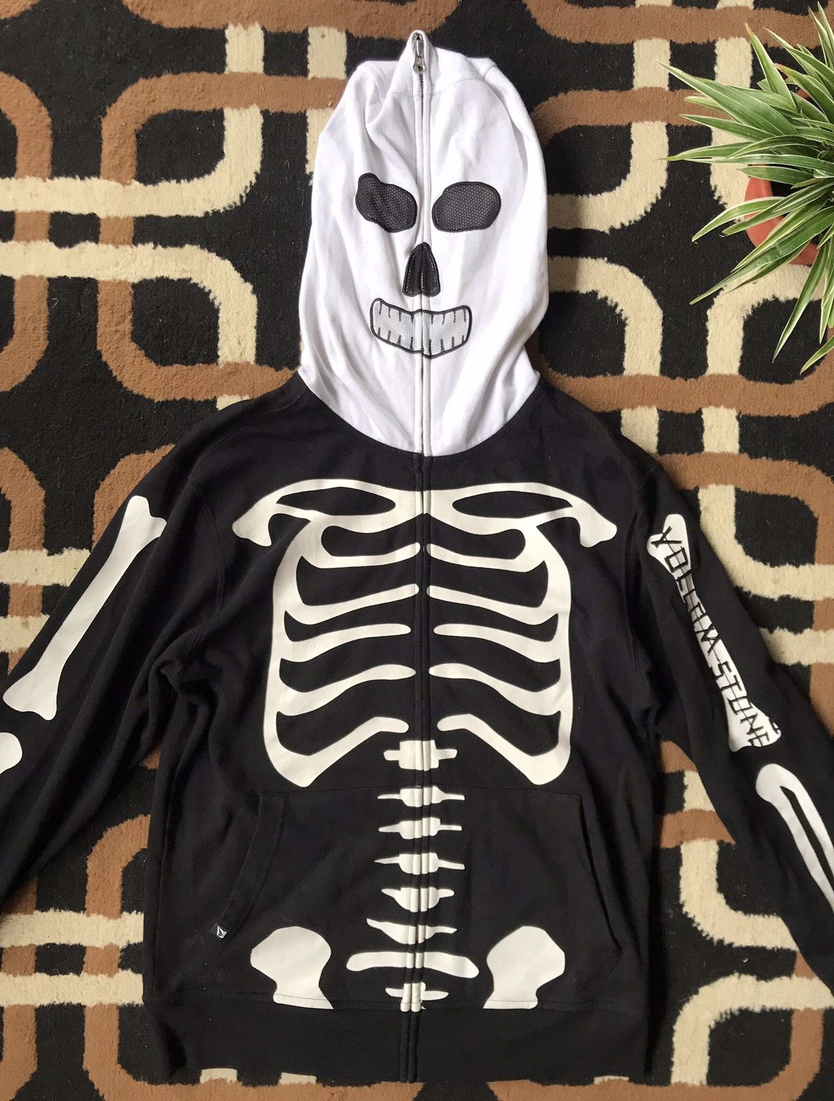 Volcom 🔥 🔥 OFFER ME NOW ‼️ Rare Volcom Skull Skeleton Hoodie Size US M / EU 48-50 / 2 - 4 Thumbnail