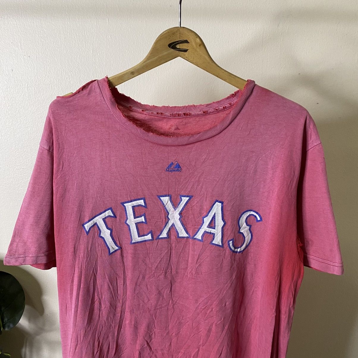 Vintage Y2K Majestic Texas Rangers MLB Darvish Nameset Thrashed Tee Size US L / EU 52-54 / 3 - 5 Thumbnail