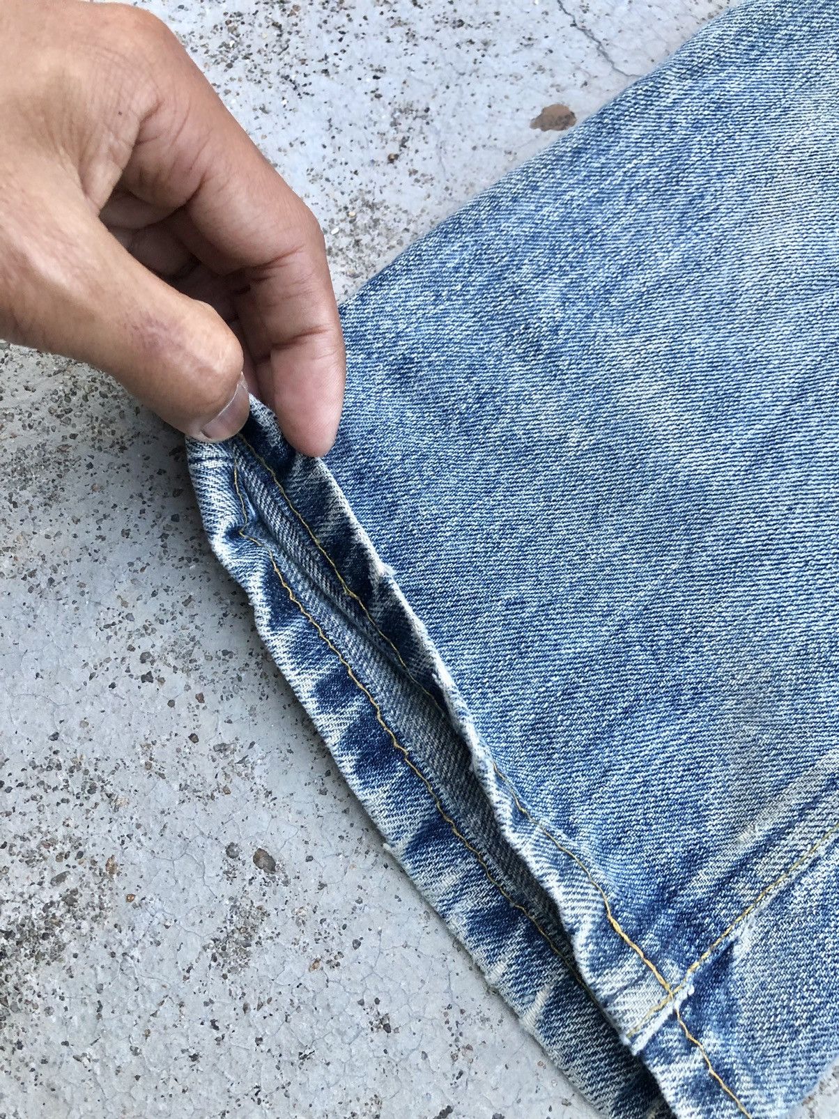 Helmut Lang VTGE HELMUT LANG DISTRESSED DENIM Size US 30 / EU 46 - 8 Thumbnail