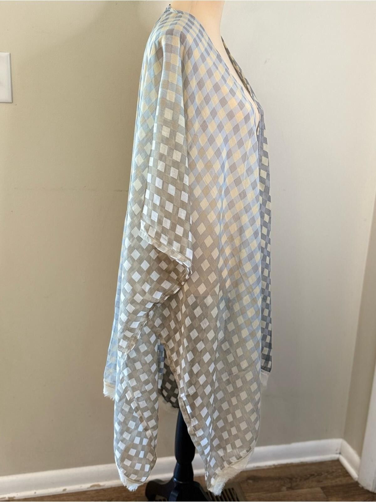 Steve Madden Steve Madden cape shawl coverup neutral checkered OSFM Size ONE SIZE - 2 Thumbnail