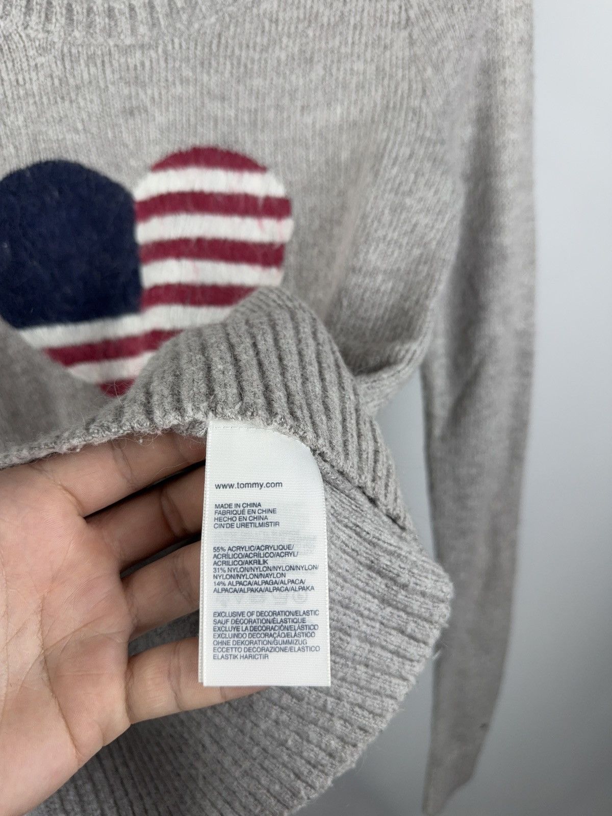 Tommy Hilfiger Vintage 00s USA Flag Retro Country Tommy Hilfiger Sweater Size S / US 4 / IT 40 - 4 Thumbnail