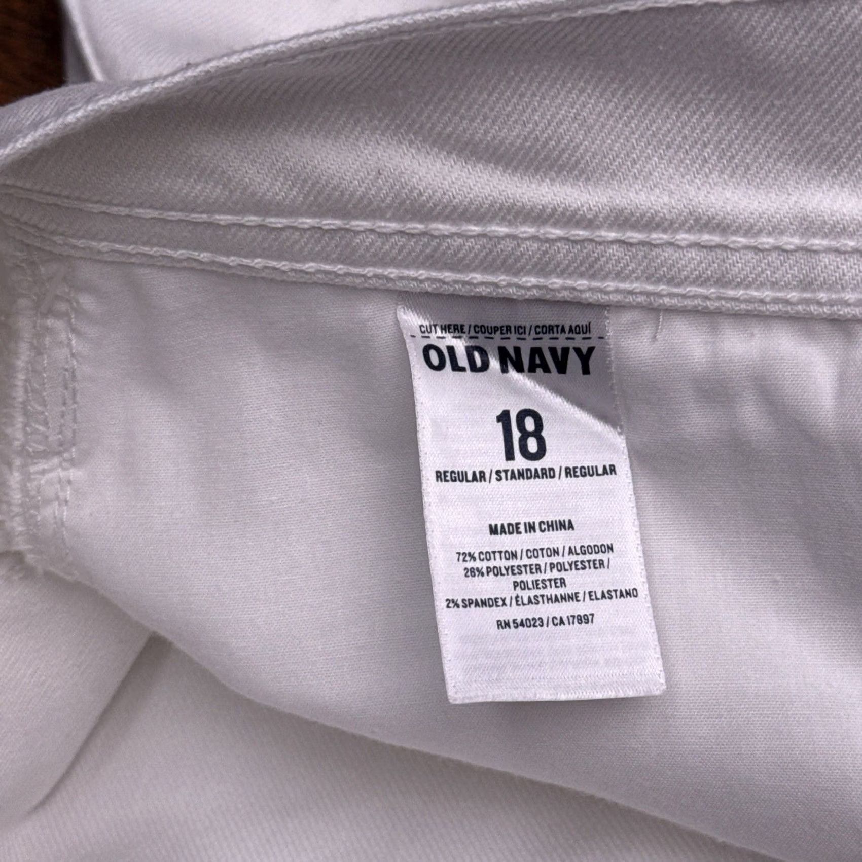 Old Navy Old Navy Sweetheart Jeans Womens 18 White Capri Stretch New Size 40" / US 18 - 7 Thumbnail
