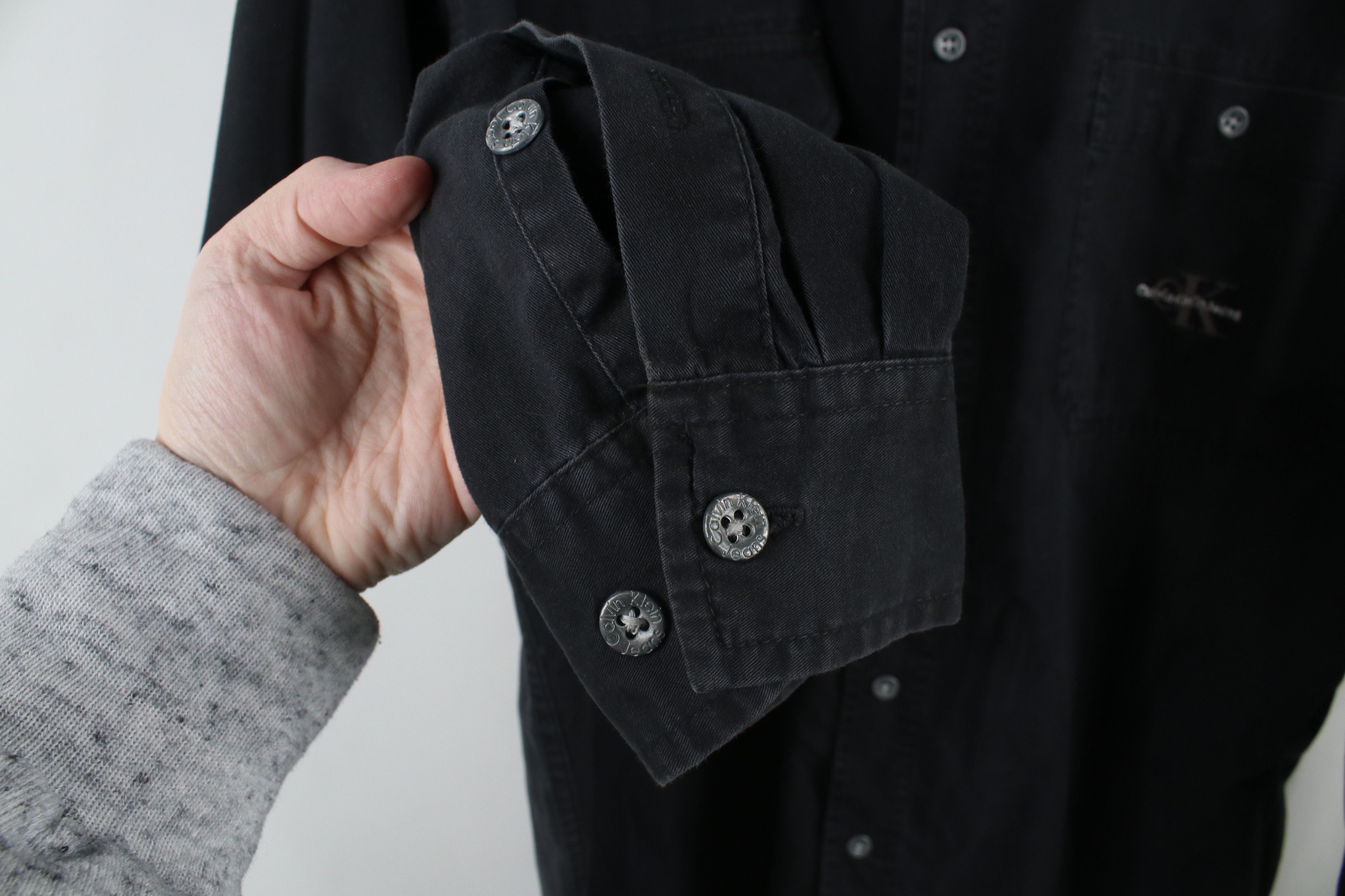 Calvin Klein × Vintage Vintage 90s Calvin Klein Spell Baggy Fit Button Shirt Black Size US M / EU 48-50 / 2 - 6 Thumbnail