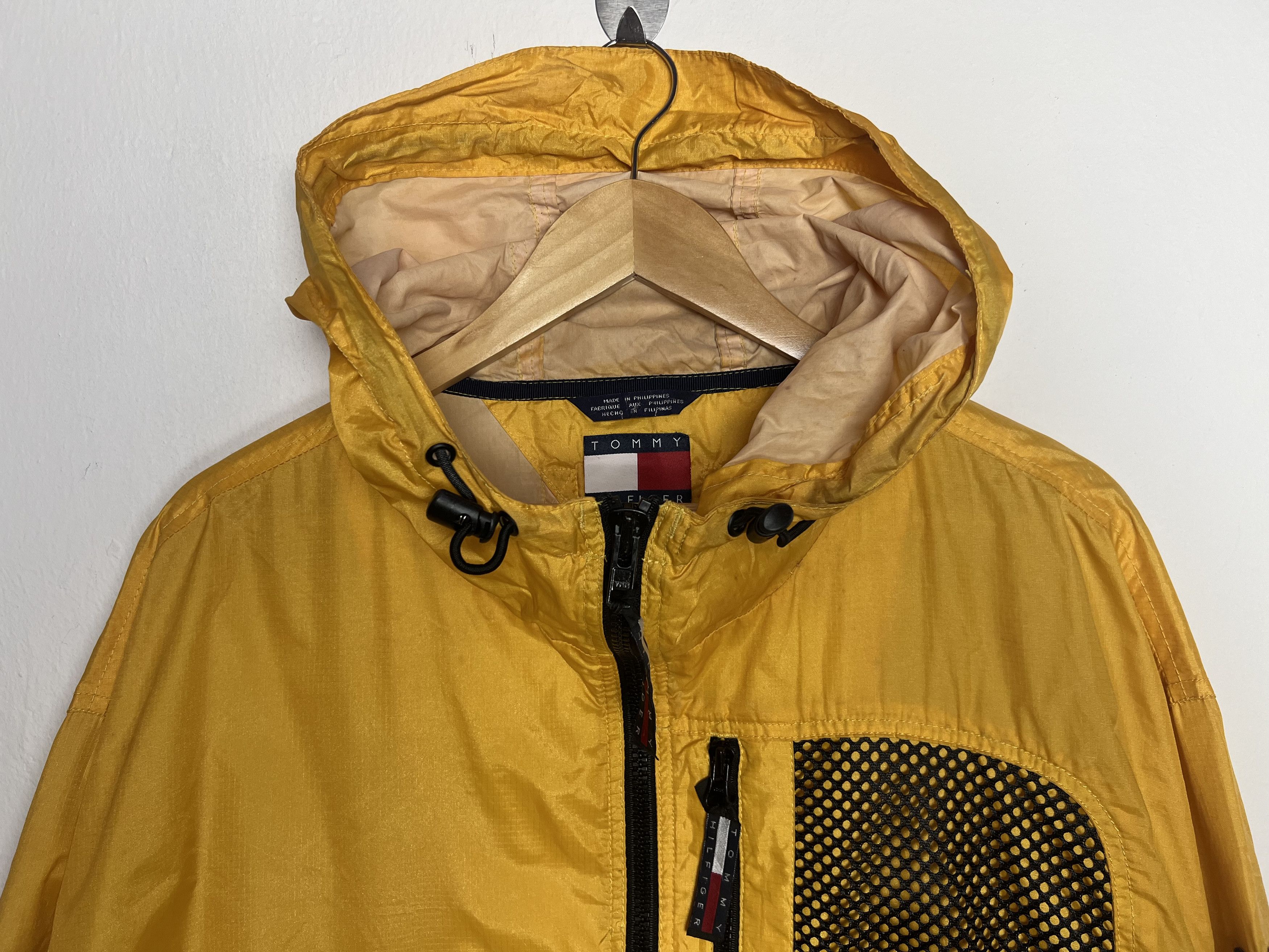 Tommy Hilfiger Vintage Tommy Hilfiger Yellow Windbreaker Jacket Size US L / EU 52-54 / 3 - 3 Thumbnail