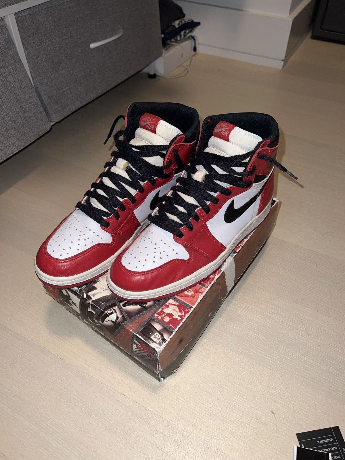 Nike 1994 Air Jordan 1 Retro High Chicago Size US 10.5 / EU 43-44 - 2 Thumbnail