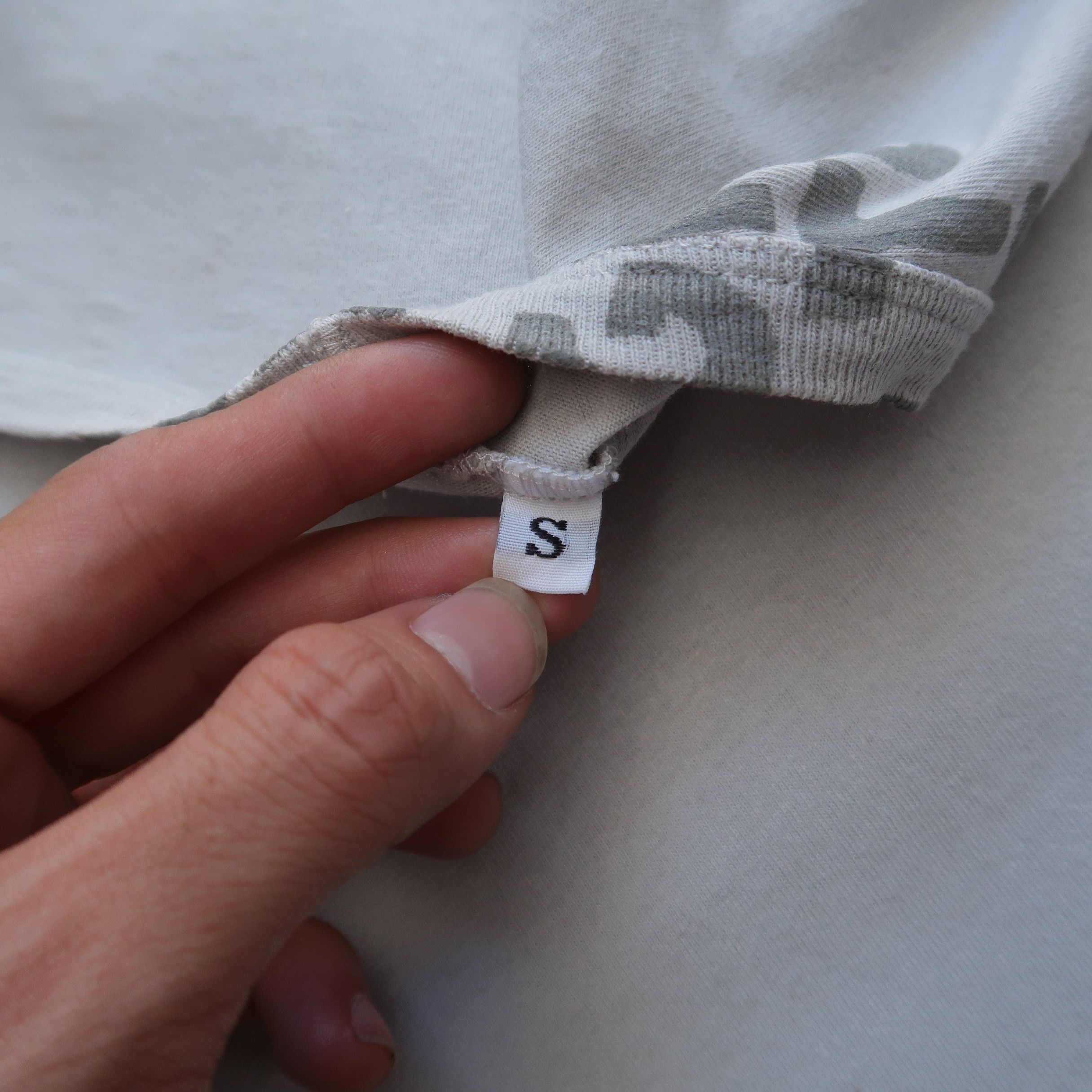 Maison Margiela SS 2011 Aids Awareness Reflective T-Shirt Size US S / EU 44-46 / 1 - 15 Thumbnail