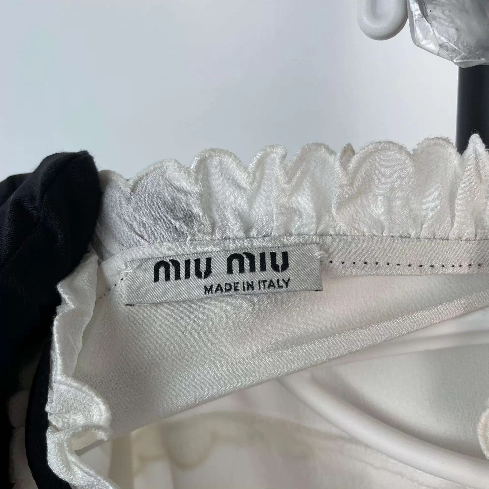 Miu Miu MIU MIU white size 36 top Size XS / US 0-2 / IT 36-38 - 4 Thumbnail