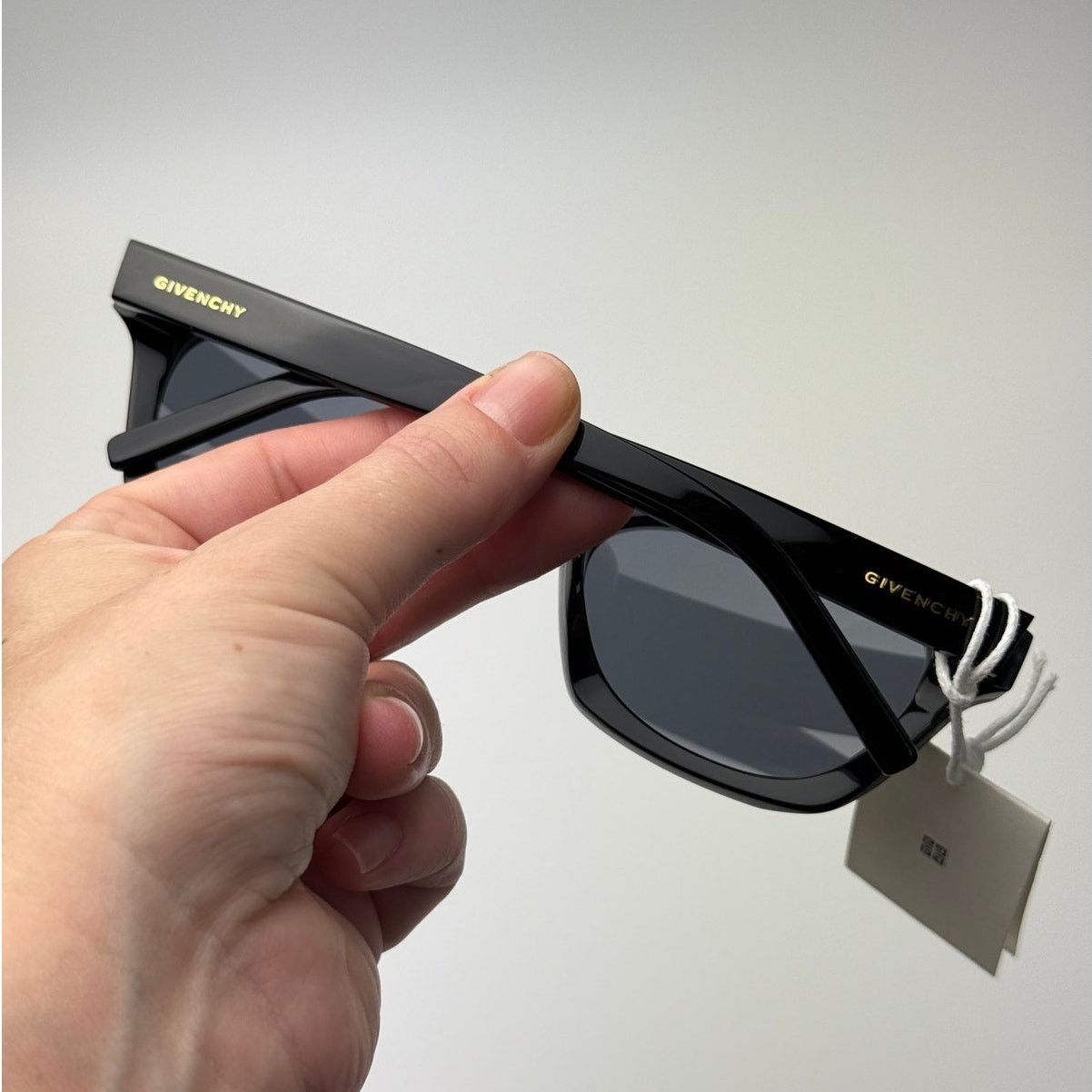 Givenchy BRAND NEW Givenchy Sunglasses GV40026U 01A Black/Grey Unisex Size ONE SIZE - 10 Thumbnail