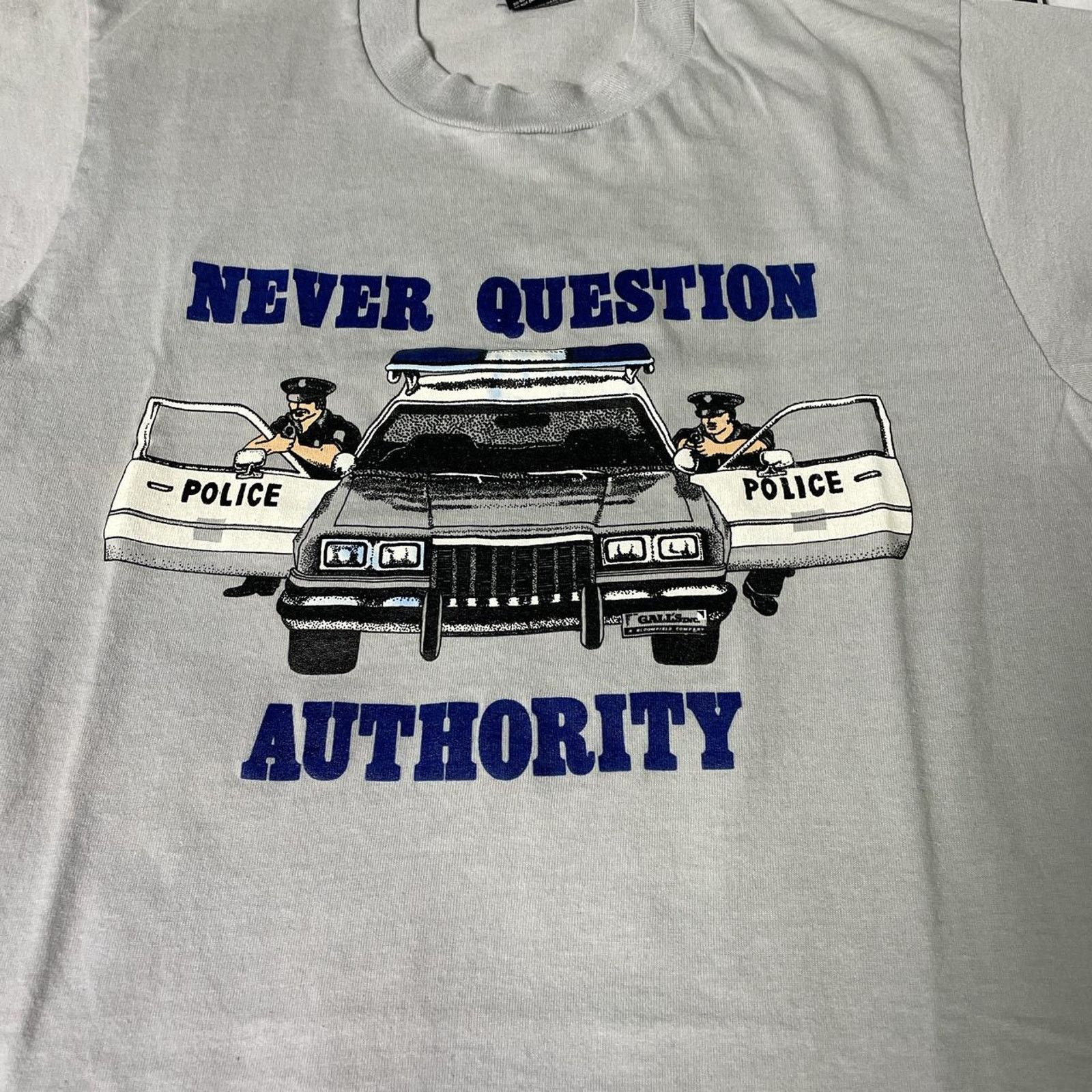 Vintage Vintage 90s Cops Police Never Question Authority T-Shirt Size US M / EU 48-50 / 2 - 3 Thumbnail