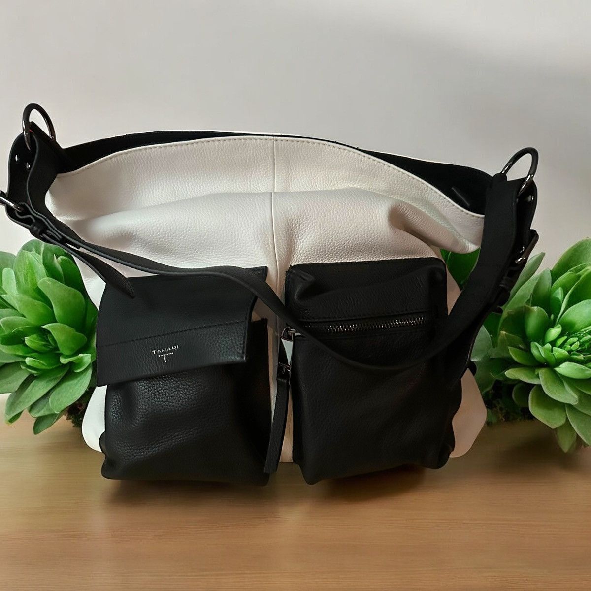 Other Tahari Chelsea white and black large leather bucket bag Size ONE SIZE - 2 Thumbnail