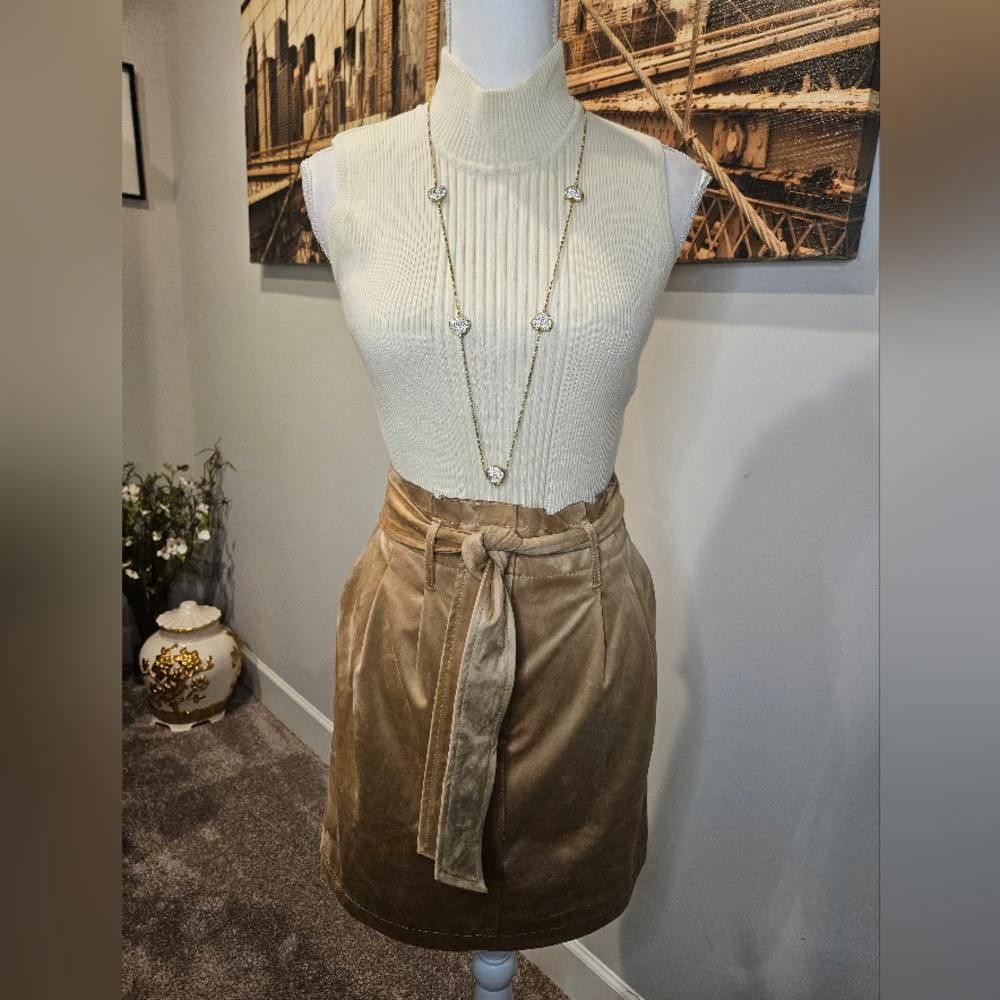 Designer Stylish Tan Suede Mini Skirt with Belt Size 32" / US 10 / IT 46 - 2 Thumbnail