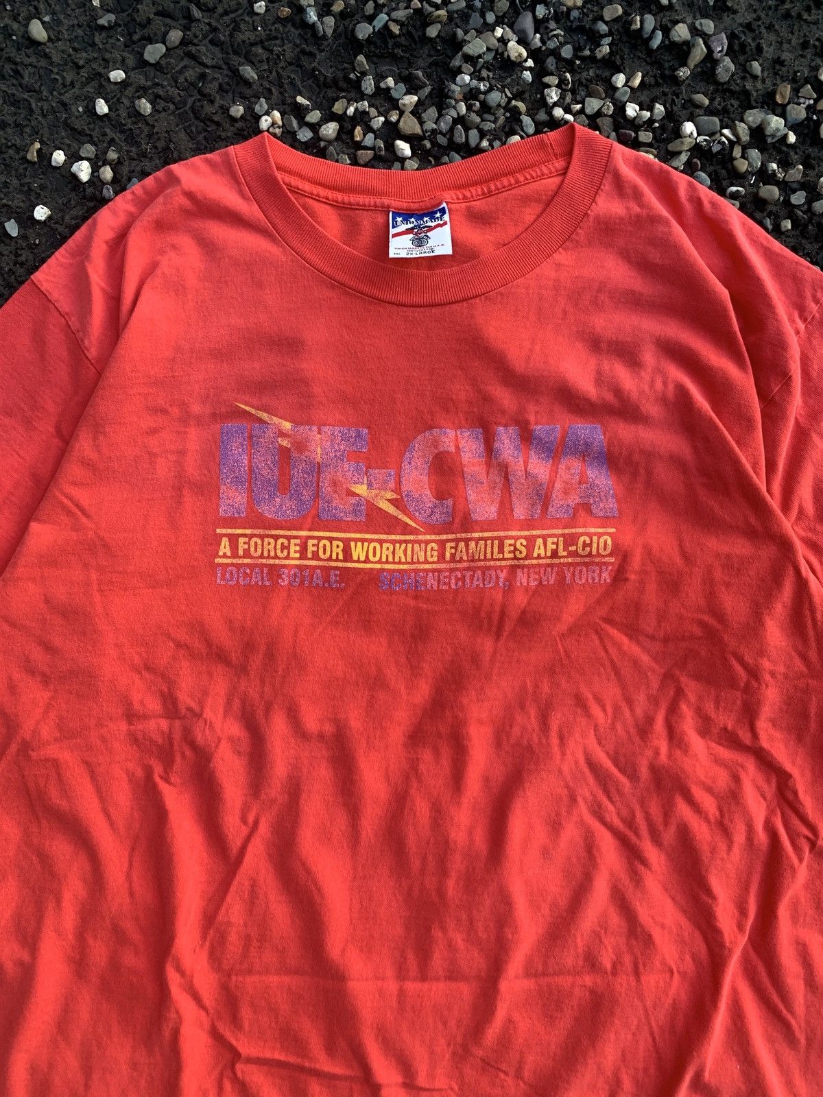 Vintage Vintage Schenectady Local 301AE IUE-CWA Labor Union T-Shirt Size US XXL / EU 58 / 5 - 2 Thumbnail