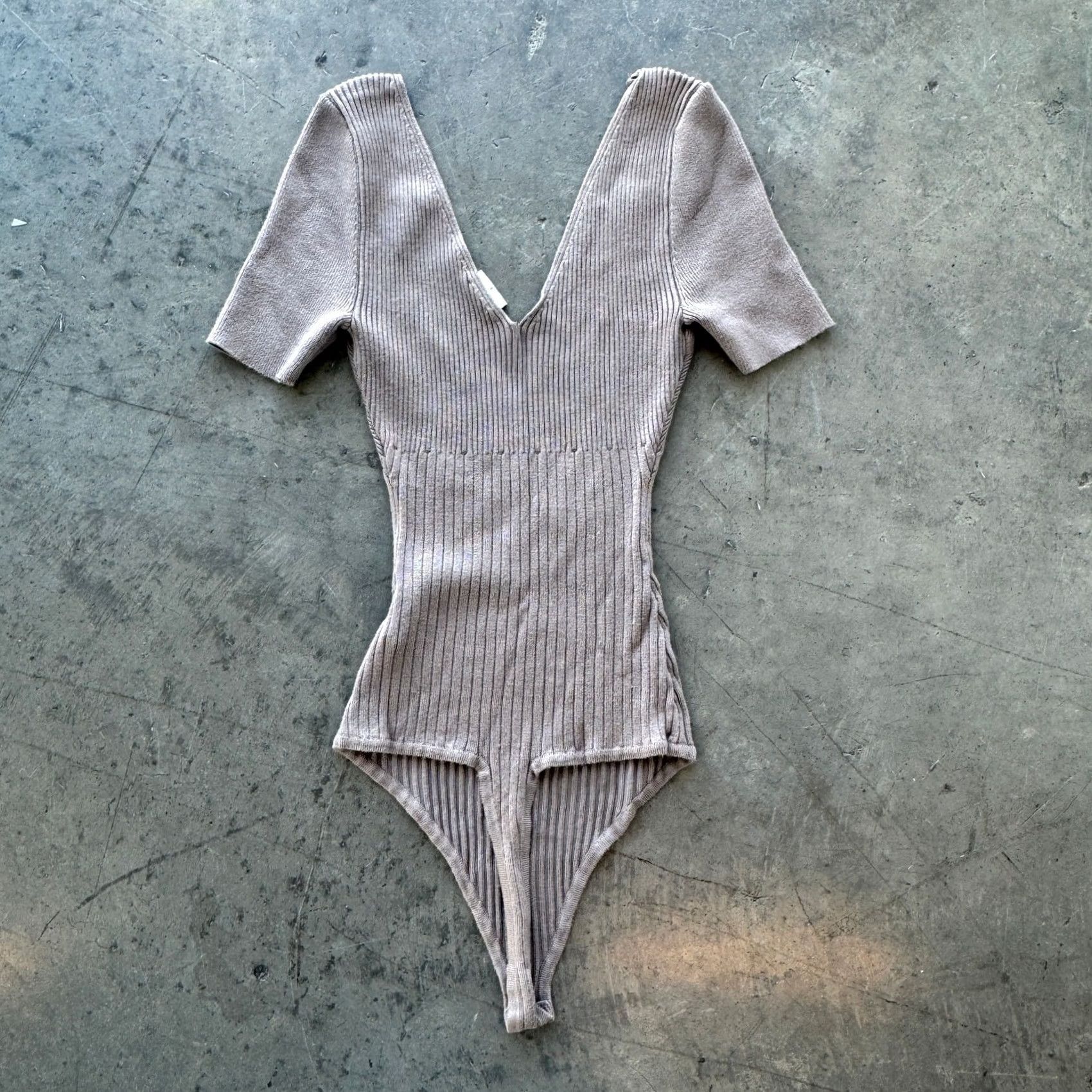 Abercrombie & Fitch VINTAGE Abercrombie & Fitch Brown Ribbed Knit V Neck Thong Bodysuit S Womens Small Size S / US 4 / IT 40 - 2 Thumbnail