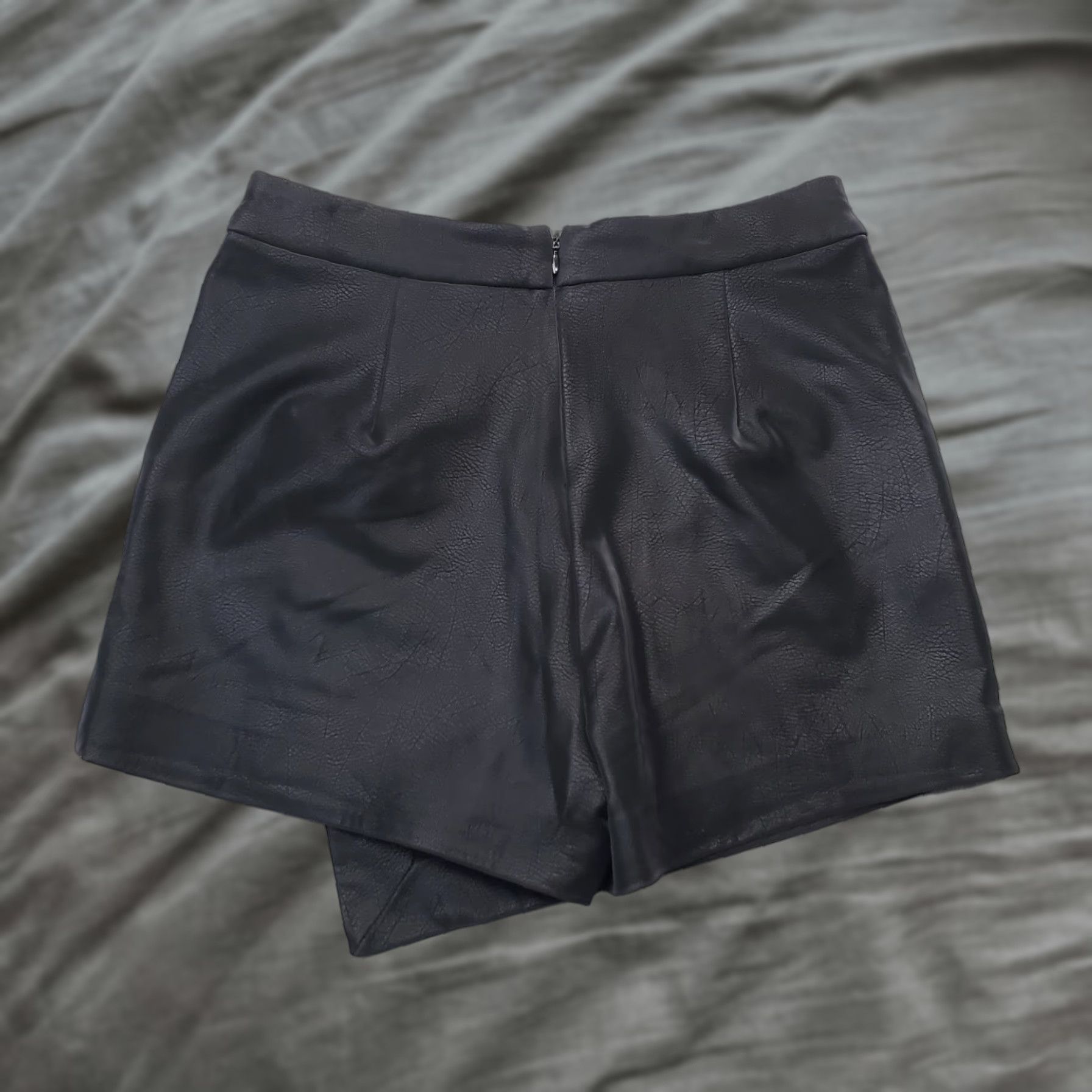 Guess GUESS Asymmetrical Faux Leather Mini Skirt Womens S Black Back Zip Size 28" / US 6 / IT 42 - 1 Thumbnail