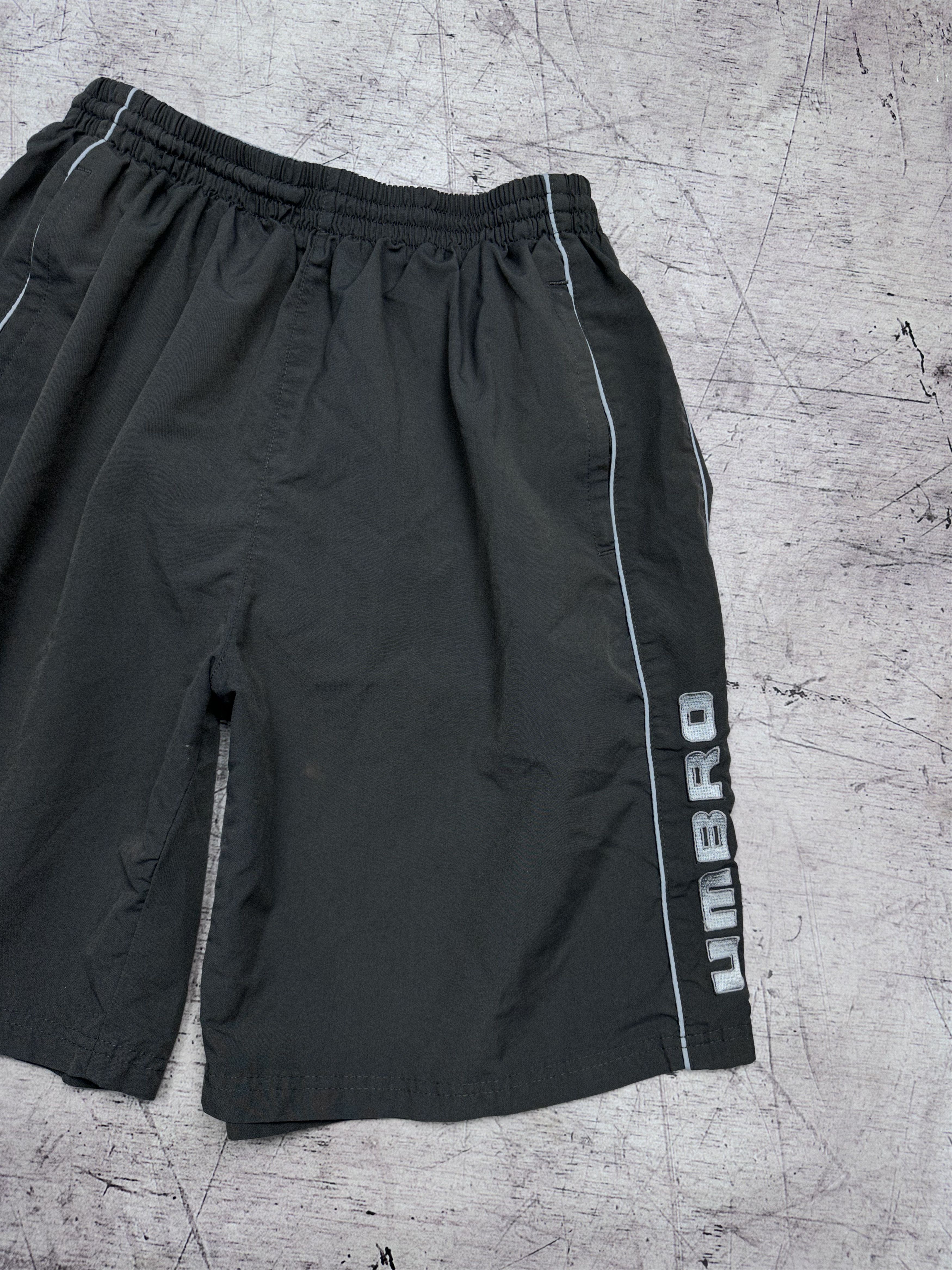 Umbro Umbro Vintage Mens Nylon Shorts Size US 38 / EU 54 - 2 Thumbnail
