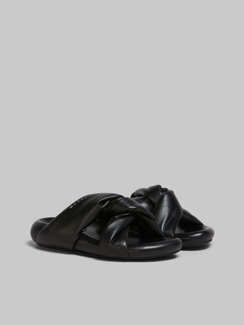 oc11z0525 Twisted Leather Bubble Sandal in Black