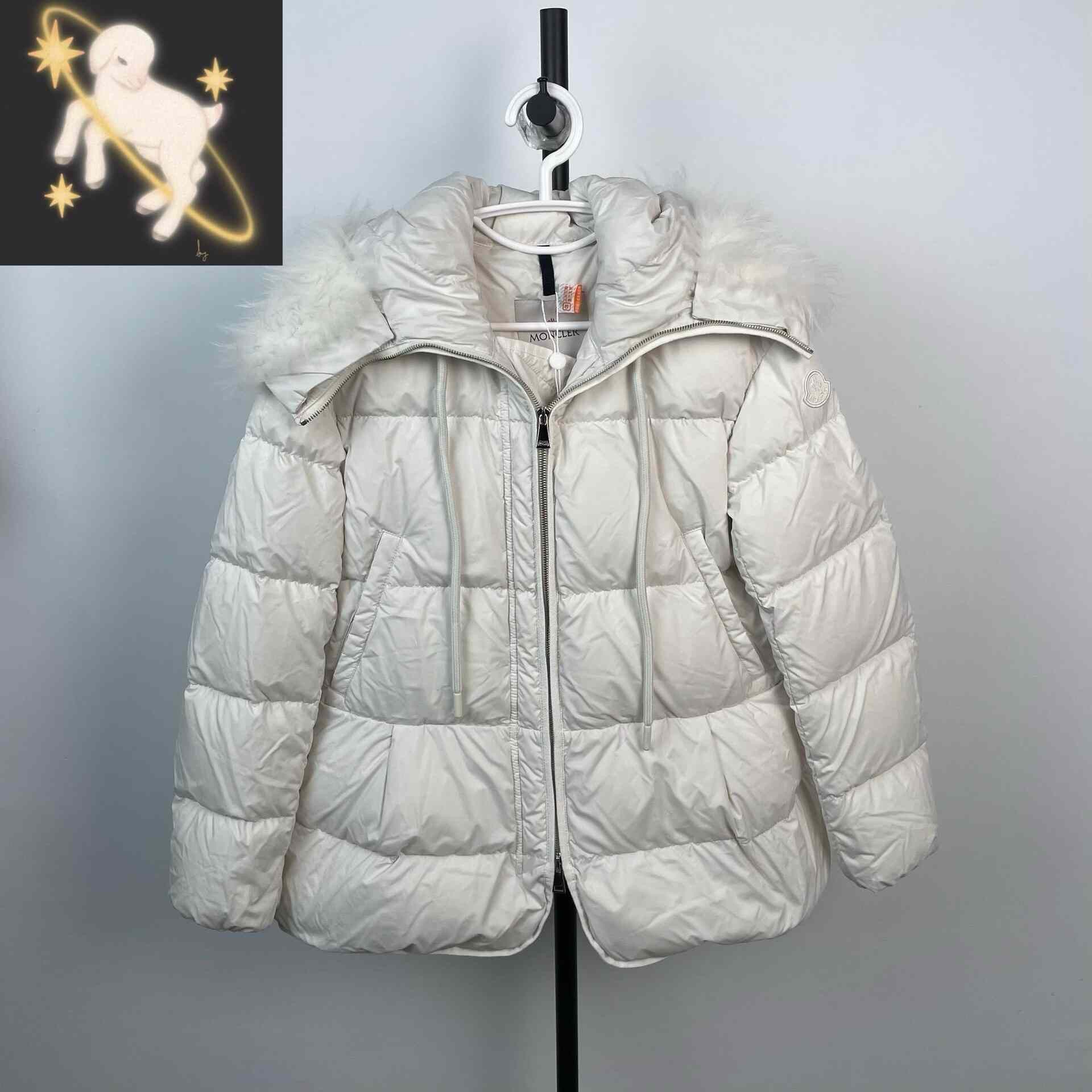 Moncler Moncler White Down Jacket 23 Women Size XS / US 0-2 / IT 36-38 - 1 Thumbnail