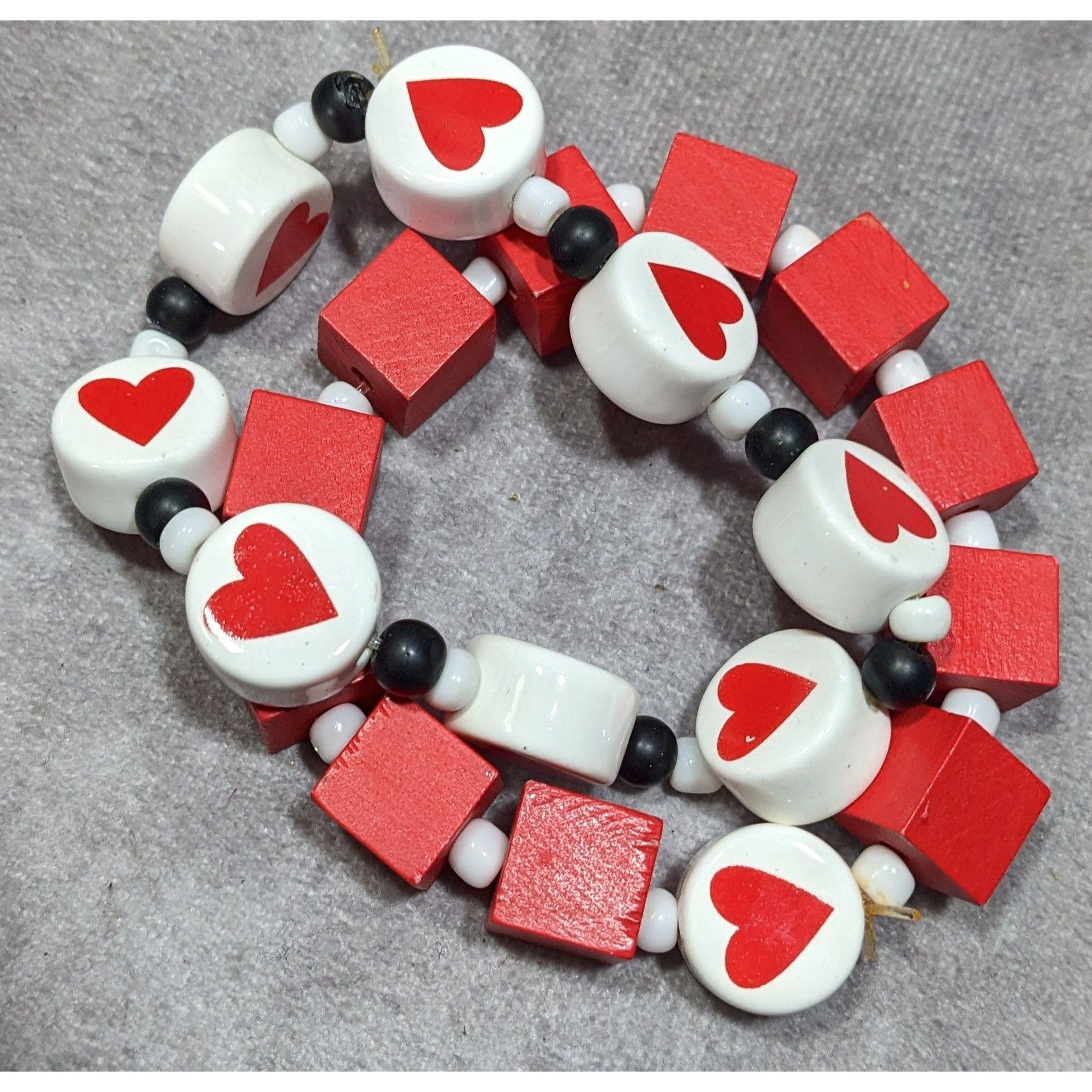 Other Square And Heart Red And White Beaded Stretch Bracelet Set Size ONE SIZE - 10 Thumbnail