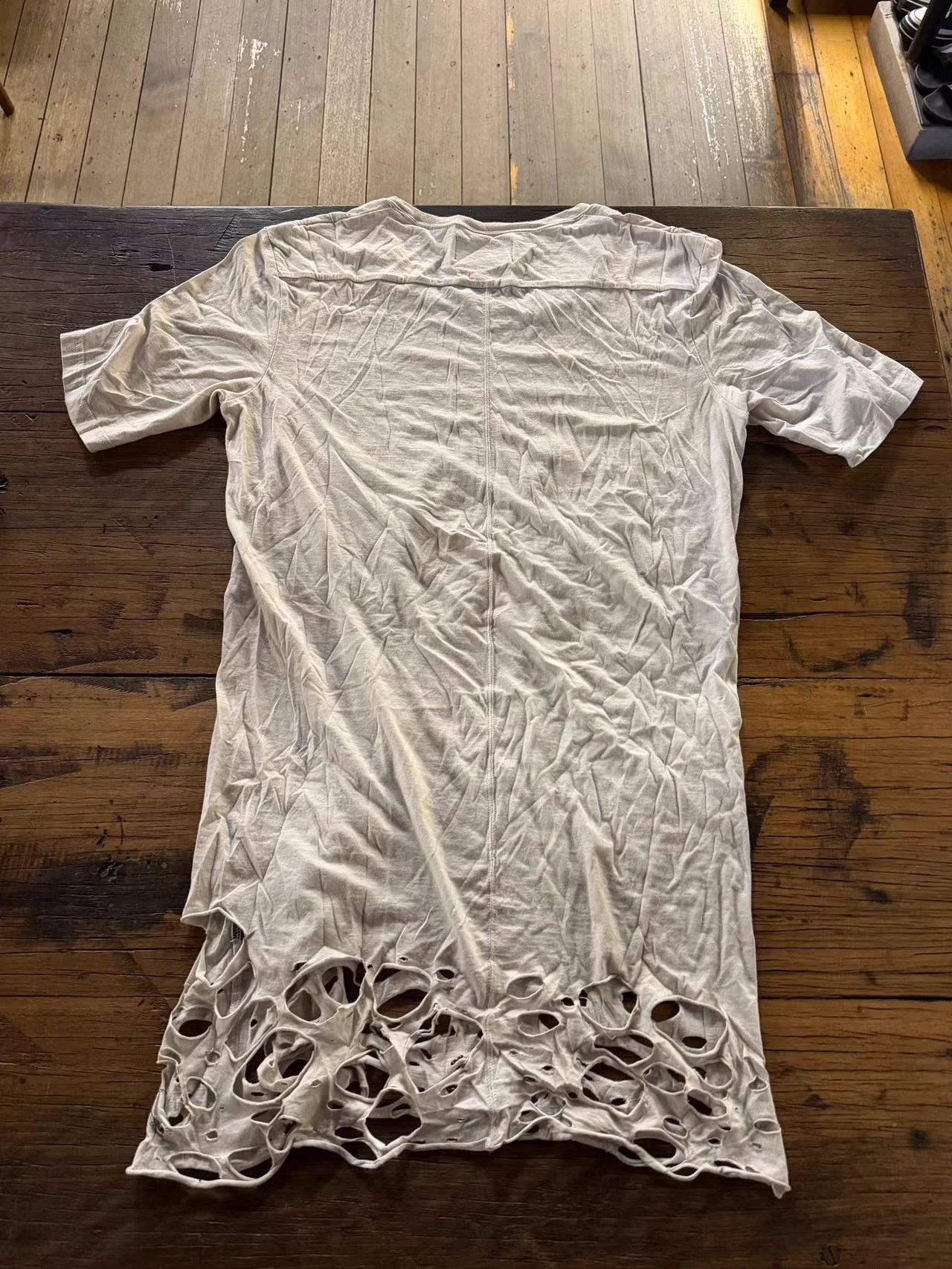 Diet Butcher Slim Skin Diet Butcher Slim Skin white distressed short‑sleeve top Ｑ25 Size US XS / EU 42 / 0 - 2 Thumbnail