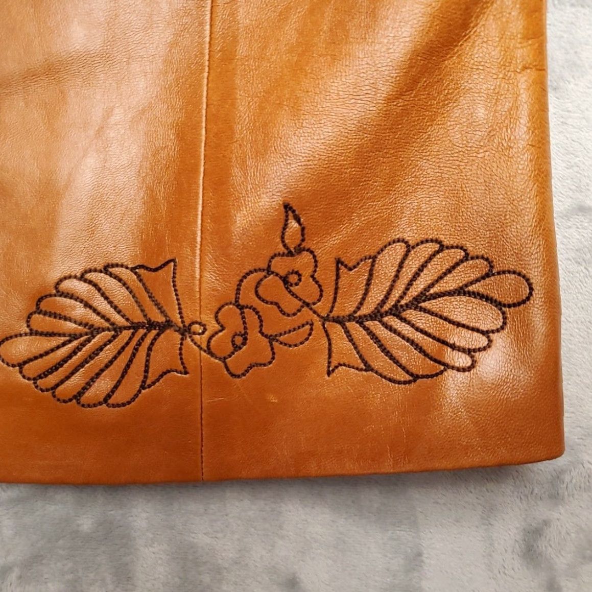 Vintage VINTAGE Saguaro Leather Vest Womens Small Embroidered Floral Button Up Western Brown Leather Vest Mid-Length Lined Satin Lining Casual Womens Size S / US 4 / IT 40 - 2 Thumbnail