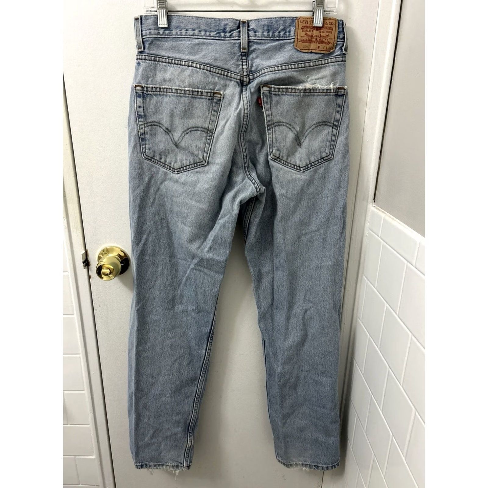 Levi's VINTAGE Levi's 550 Jeans Mens 31x31 Blue Light Wash Relaxed Fit Tapered Leg Denim Size US 31 - 7 Thumbnail